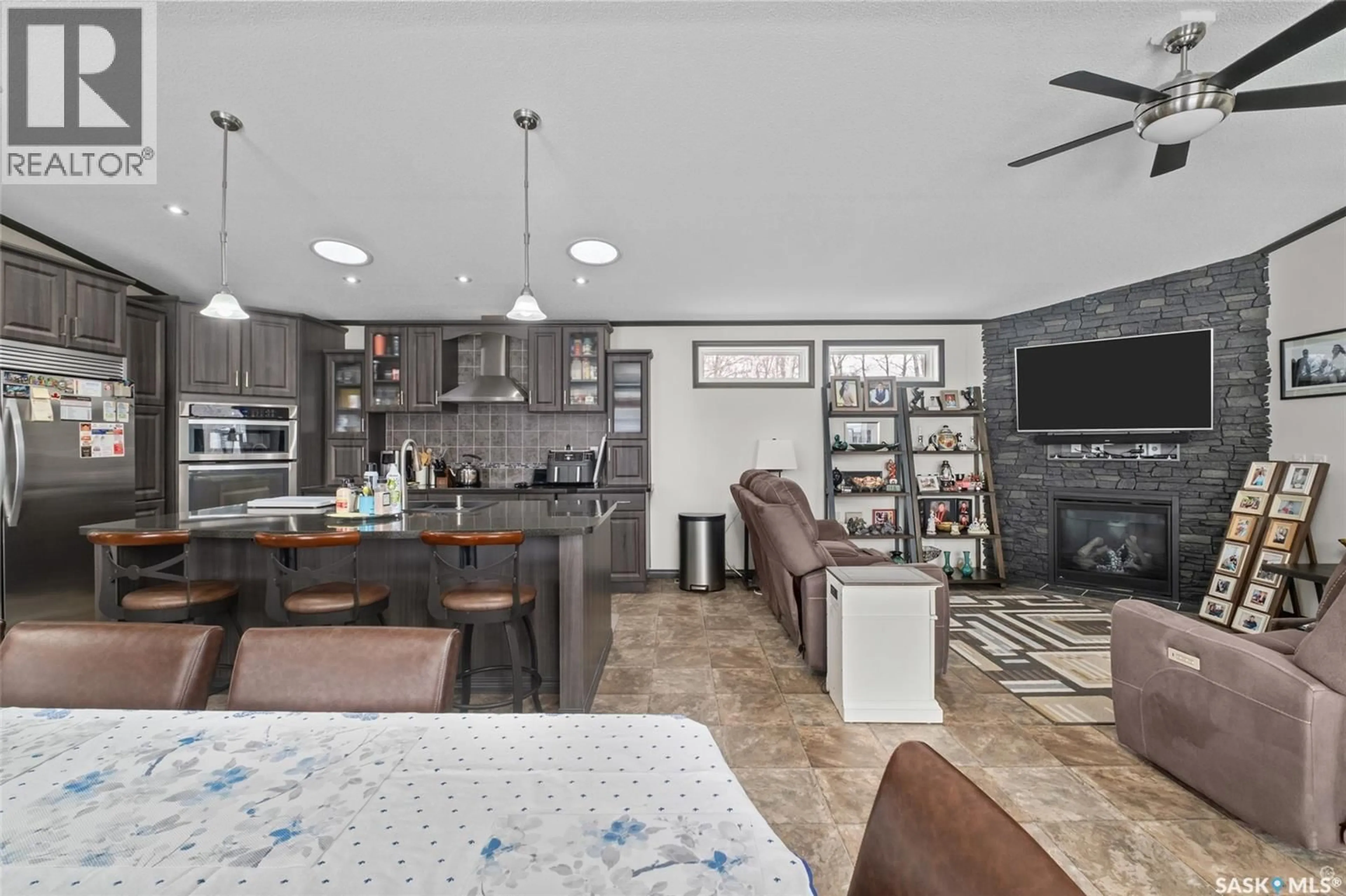 Open concept kitchen, ceramic/tile floor for 320 B AVENUE, Shellbrook Rm No. 493 Saskatchewan S0J1G0