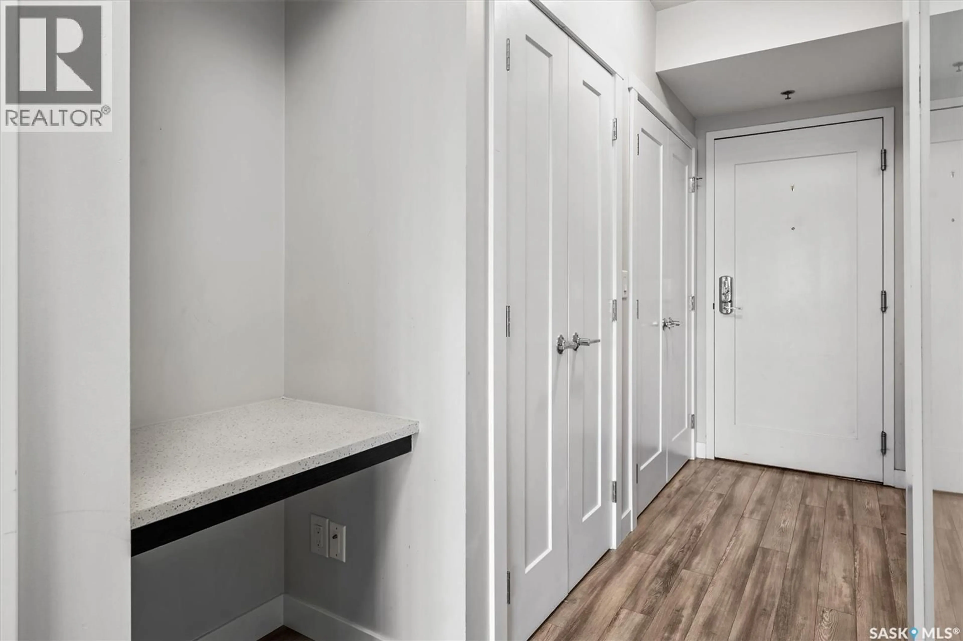 Indoor entryway for 550 - 504 4TH AVENUE, Saskatoon Saskatchewan S7K2M7