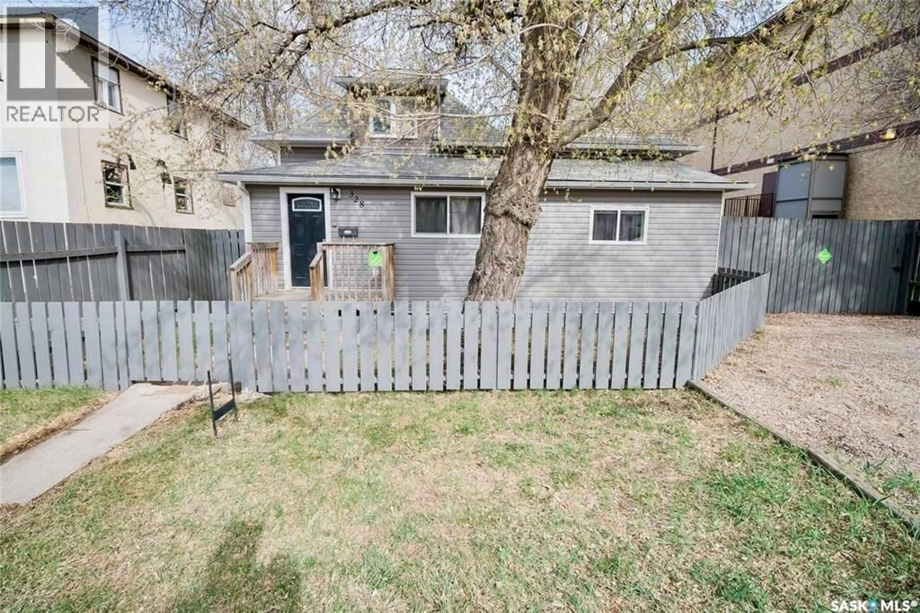 A pic from outside/outdoor area/front of a property/back of a property/a pic from drone, street for 328 Q AVENUE, Saskatoon Saskatchewan S7M2Y3