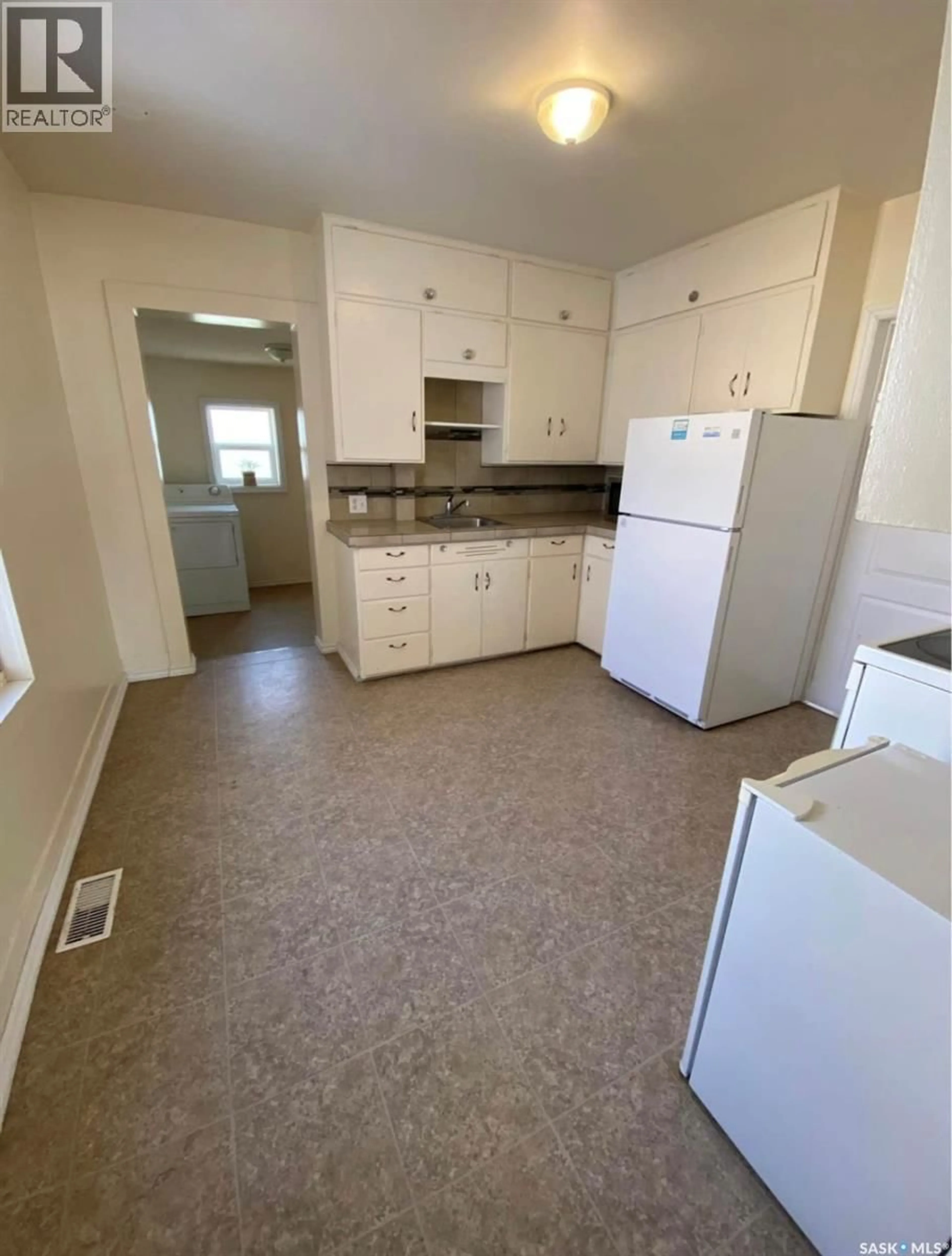 Standard kitchen, unknown for 1113 VALLEY STREET, Estevan Saskatchewan S4A0E3