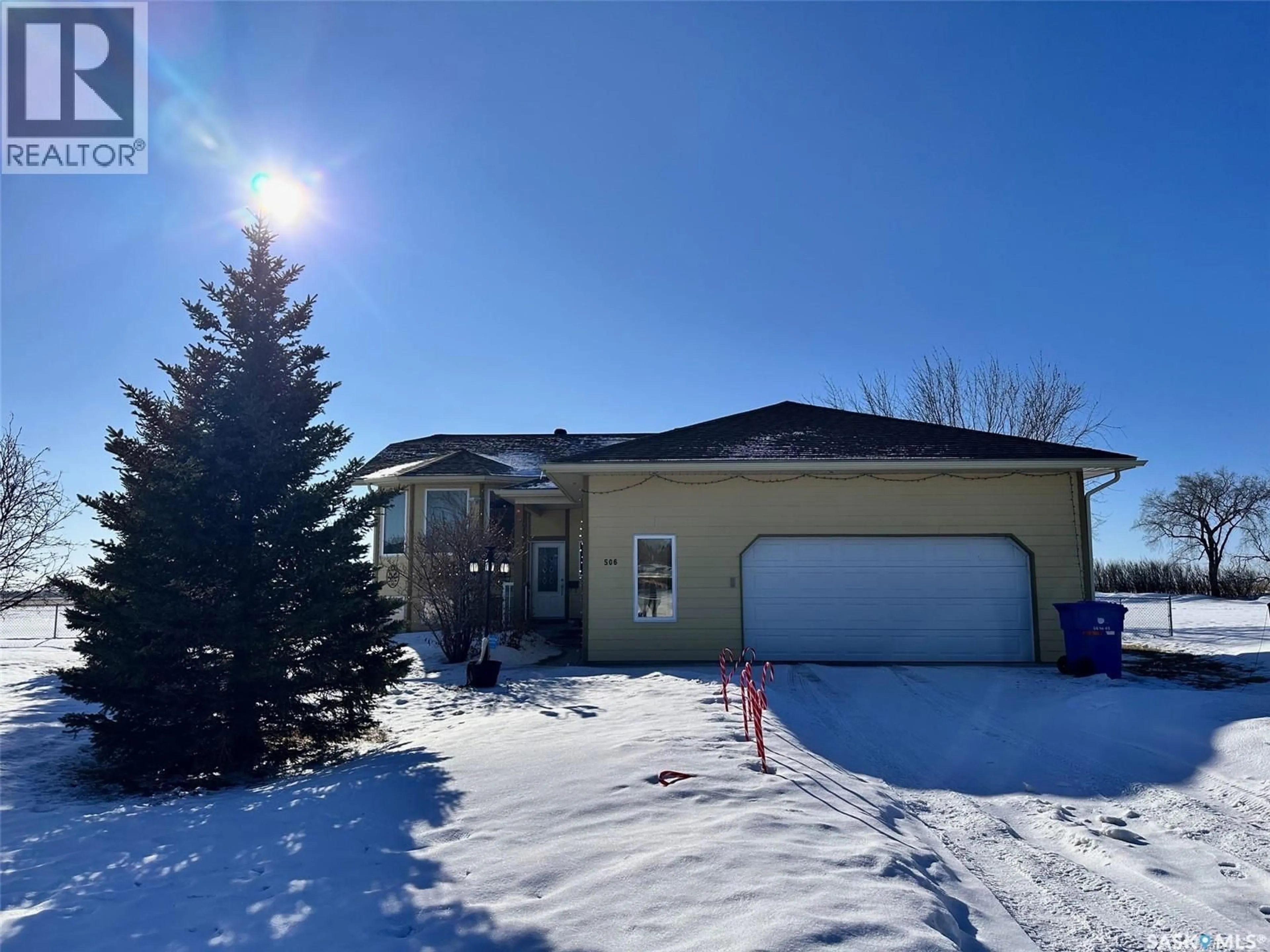 A pic from outside/outdoor area/front of a property/back of a property/a pic from drone, street for 506 2ND AVENUE PLACE, Radisson Saskatchewan S0K3L0