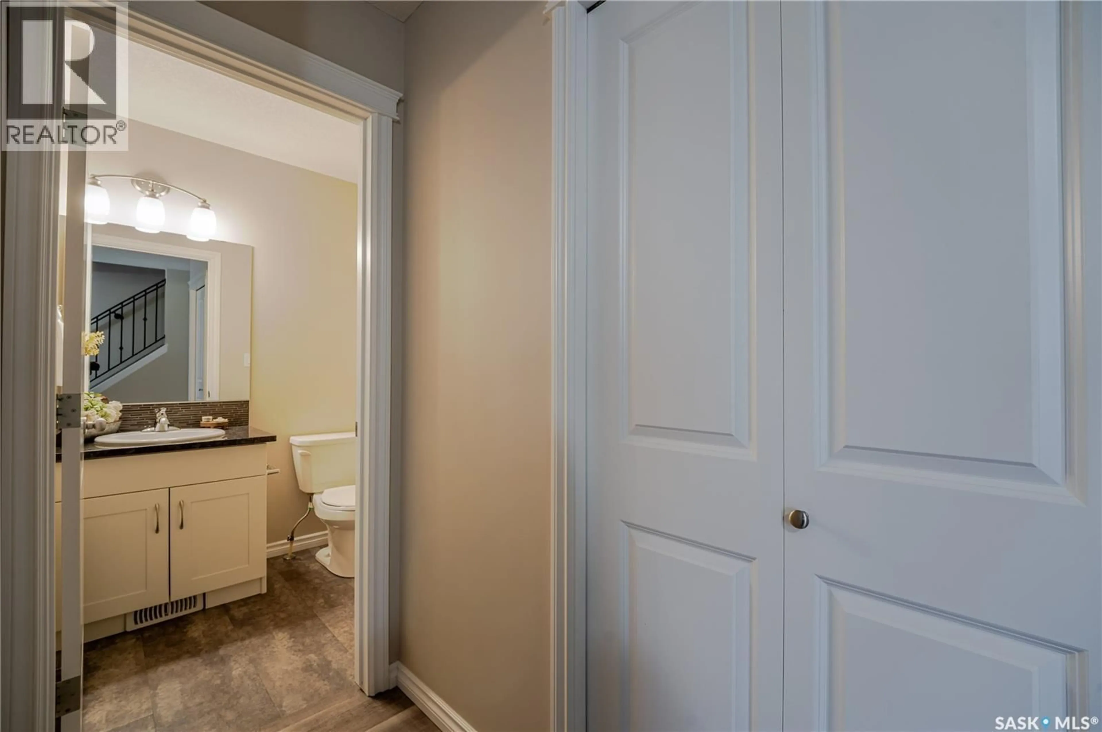 Unknown for 402 - 940 BRADLEY STREET, Moose Jaw Saskatchewan S6H3M4