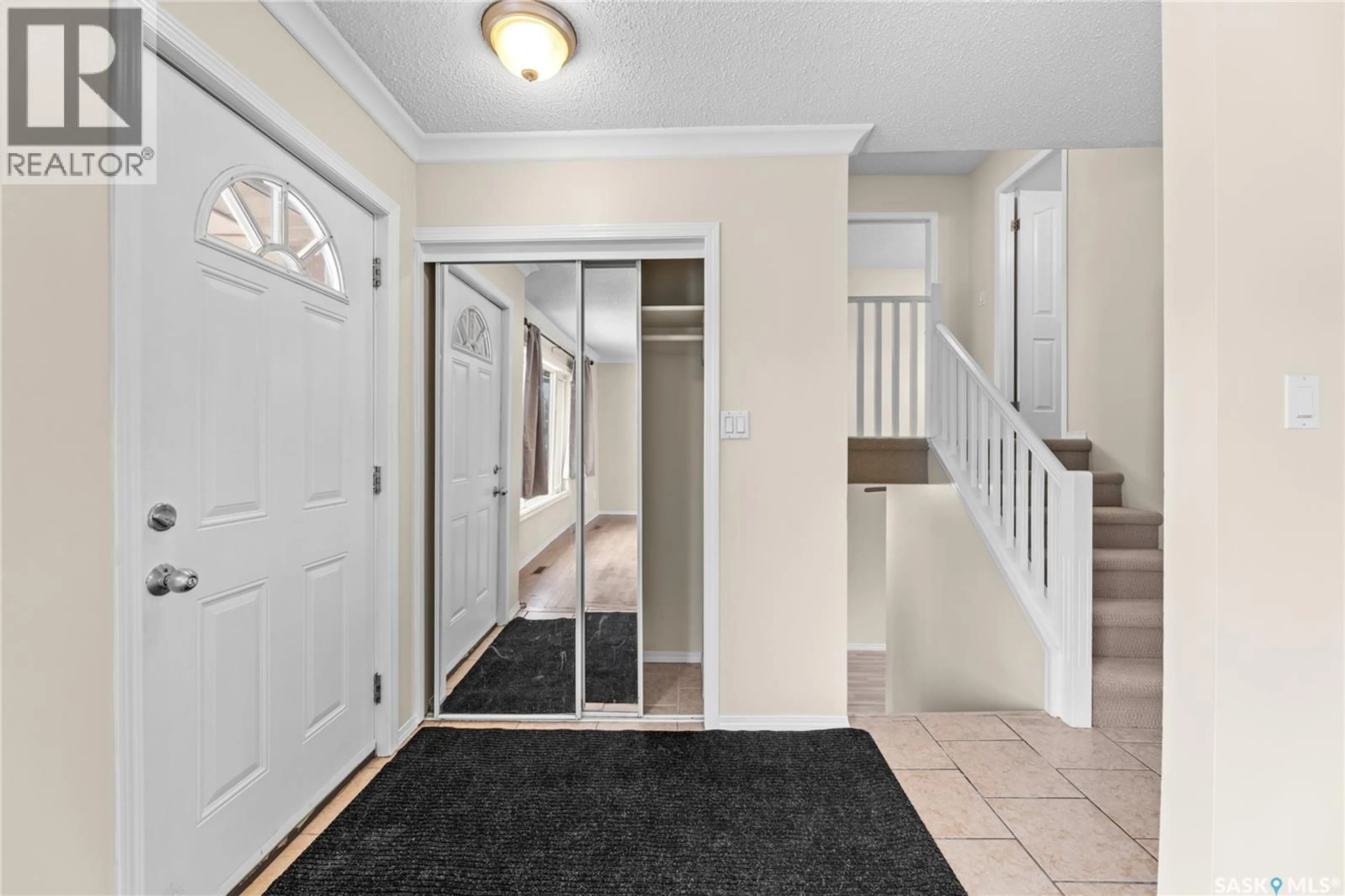 Indoor entryway for 3618 FAIRLIGHT DRIVE, Saskatoon Saskatchewan S7M4L7