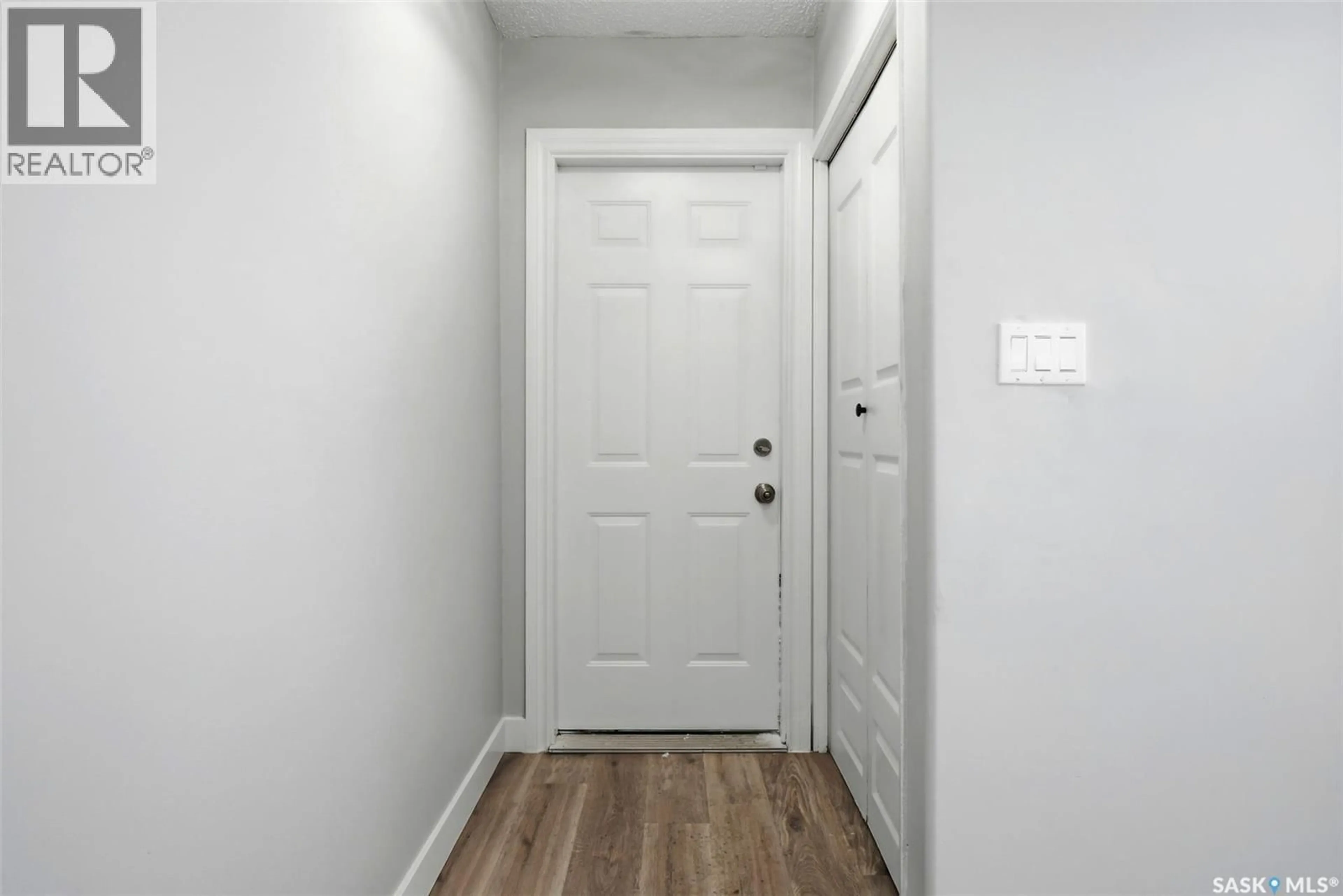 Indoor entryway for 1909 MONTREAL STREET, Regina Saskatchewan S4P1L4