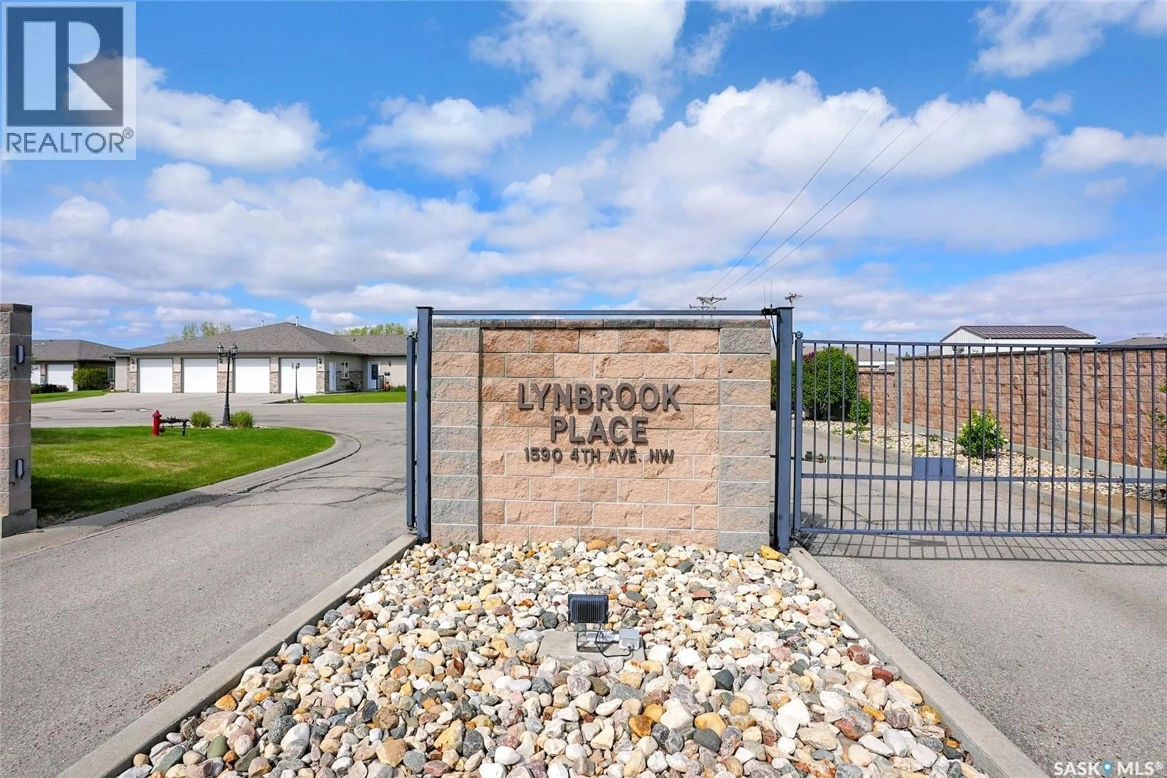 Indoor foyer for 1&2 - 1590 4TH AVENUE, Moose Jaw Saskatchewan S6J0A5