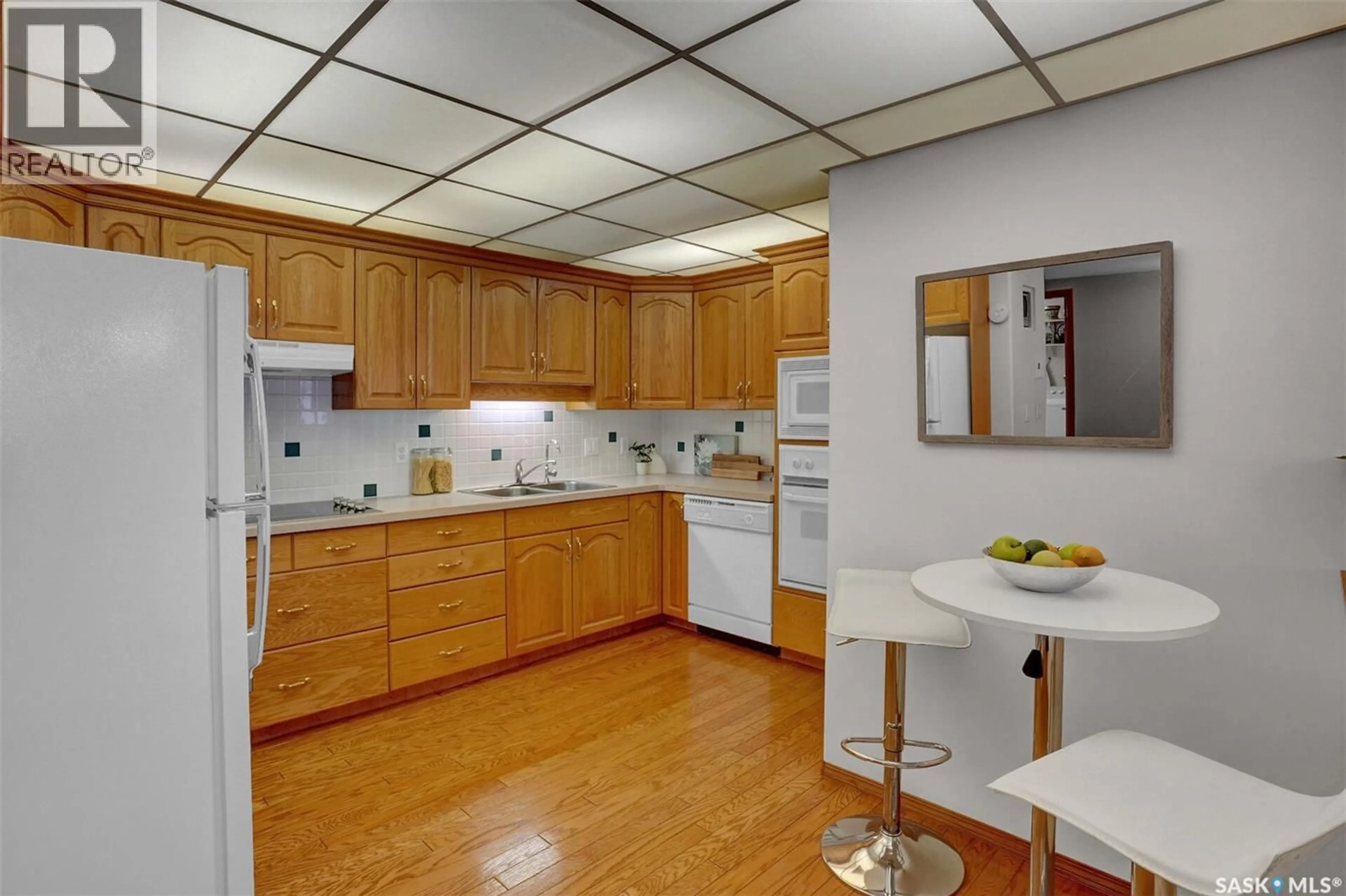 Standard kitchen, unknown for 204 2050 COLLEGE AVENUE, Regina Saskatchewan S4P4M3