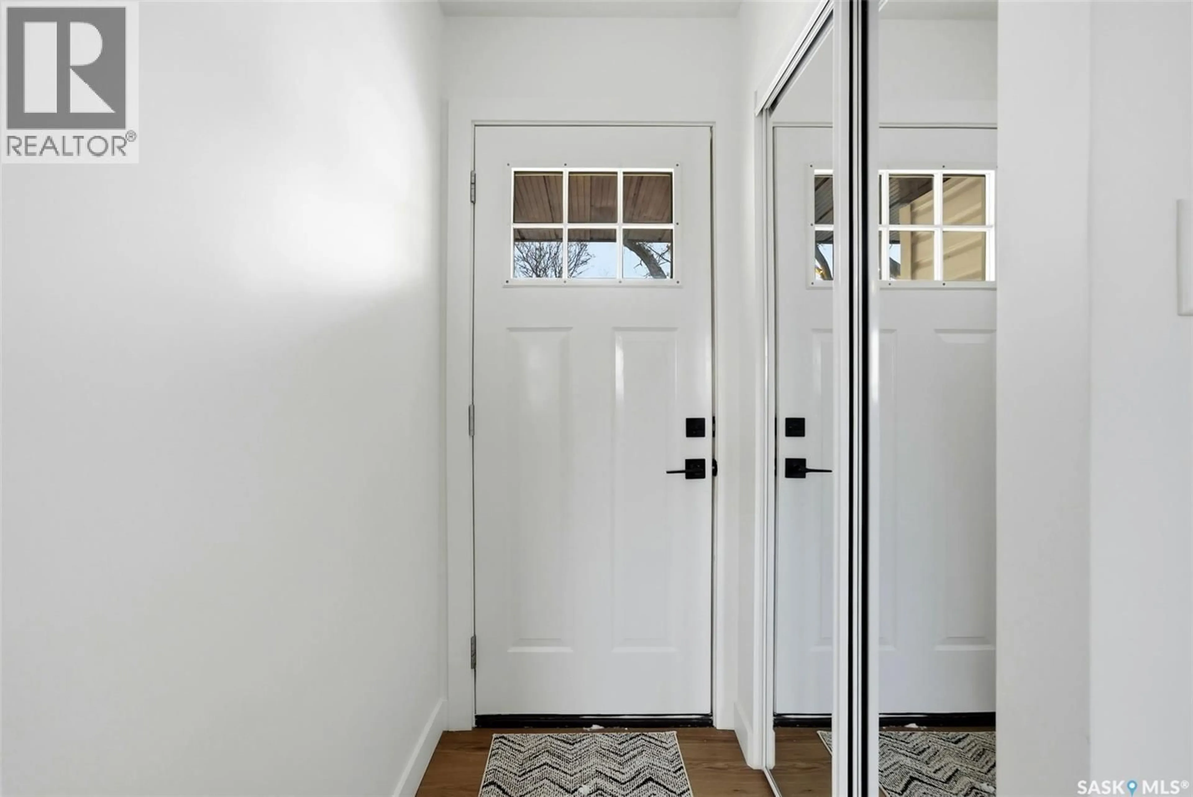 Indoor entryway for 728 HORACE STREET, Regina Saskatchewan S4T5K6