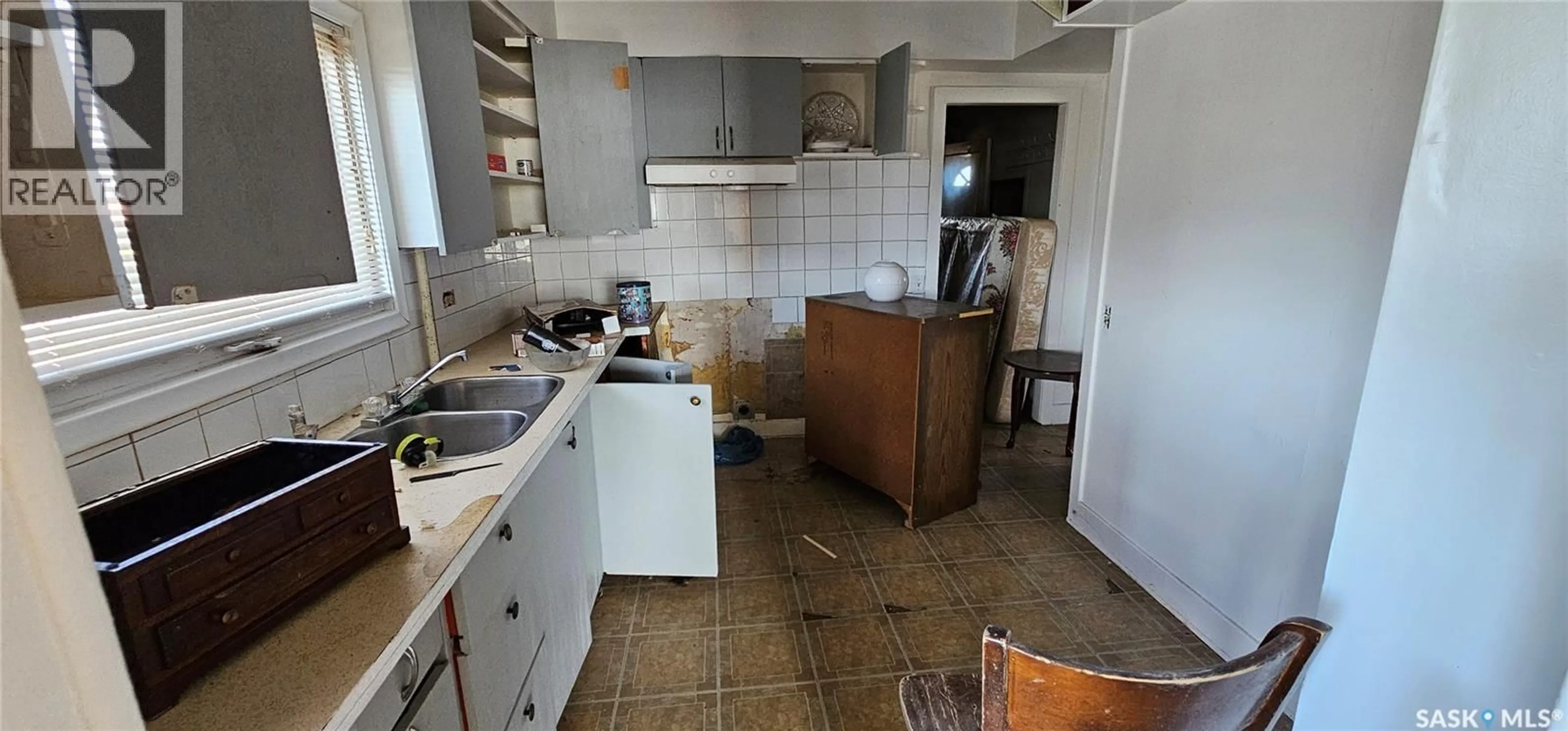 Standard kitchen, floor is not visible for 102 3RD AVENUE, Kelvington Saskatchewan S0A1W0