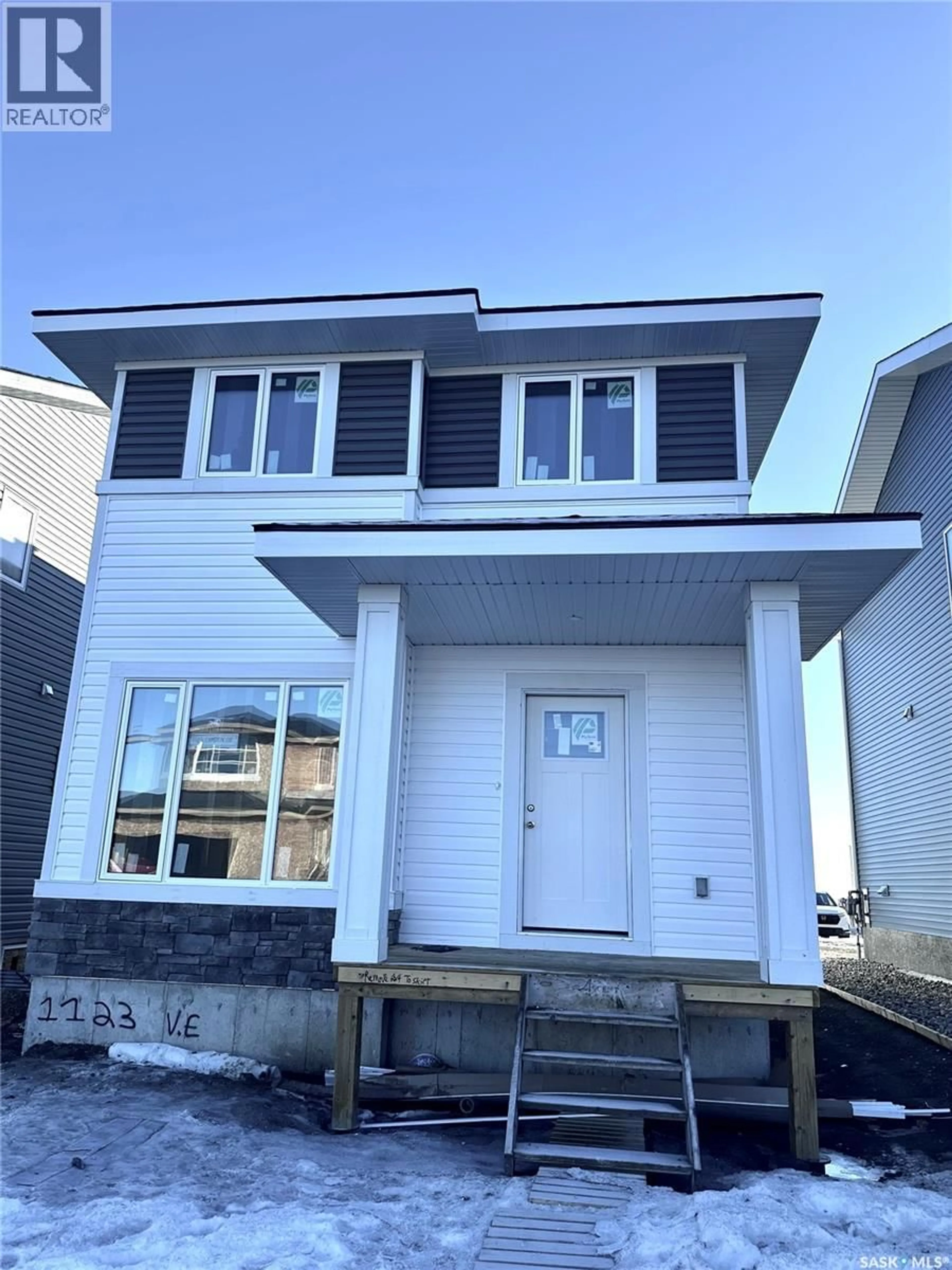 Home with vinyl exterior material, street for 1123 CAMDEN GARDENS, White City Saskatchewan S4L0G1