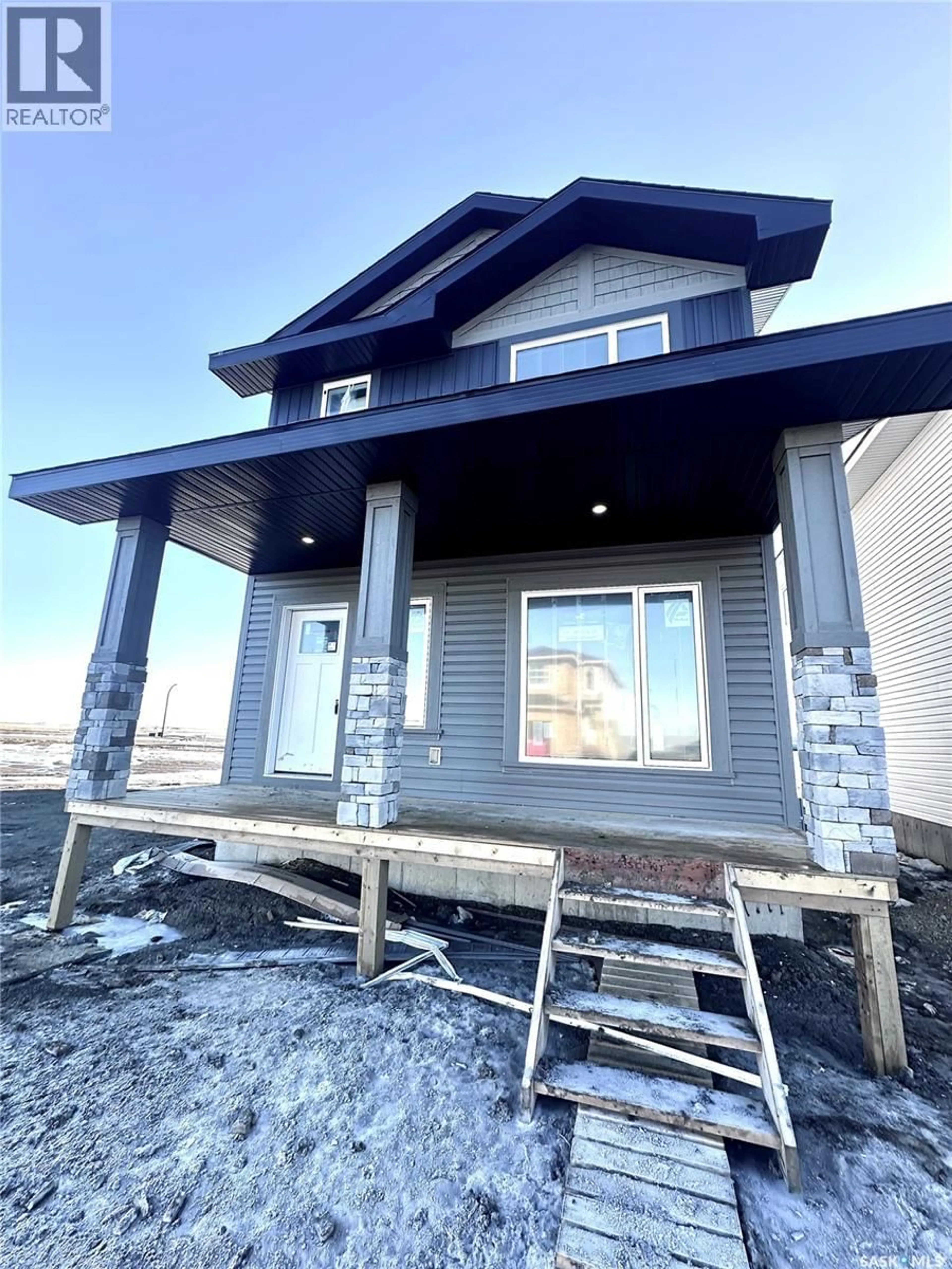 Home with vinyl exterior material, building for 1121 CAMDEN GARDENS, White City Saskatchewan S4L0G1