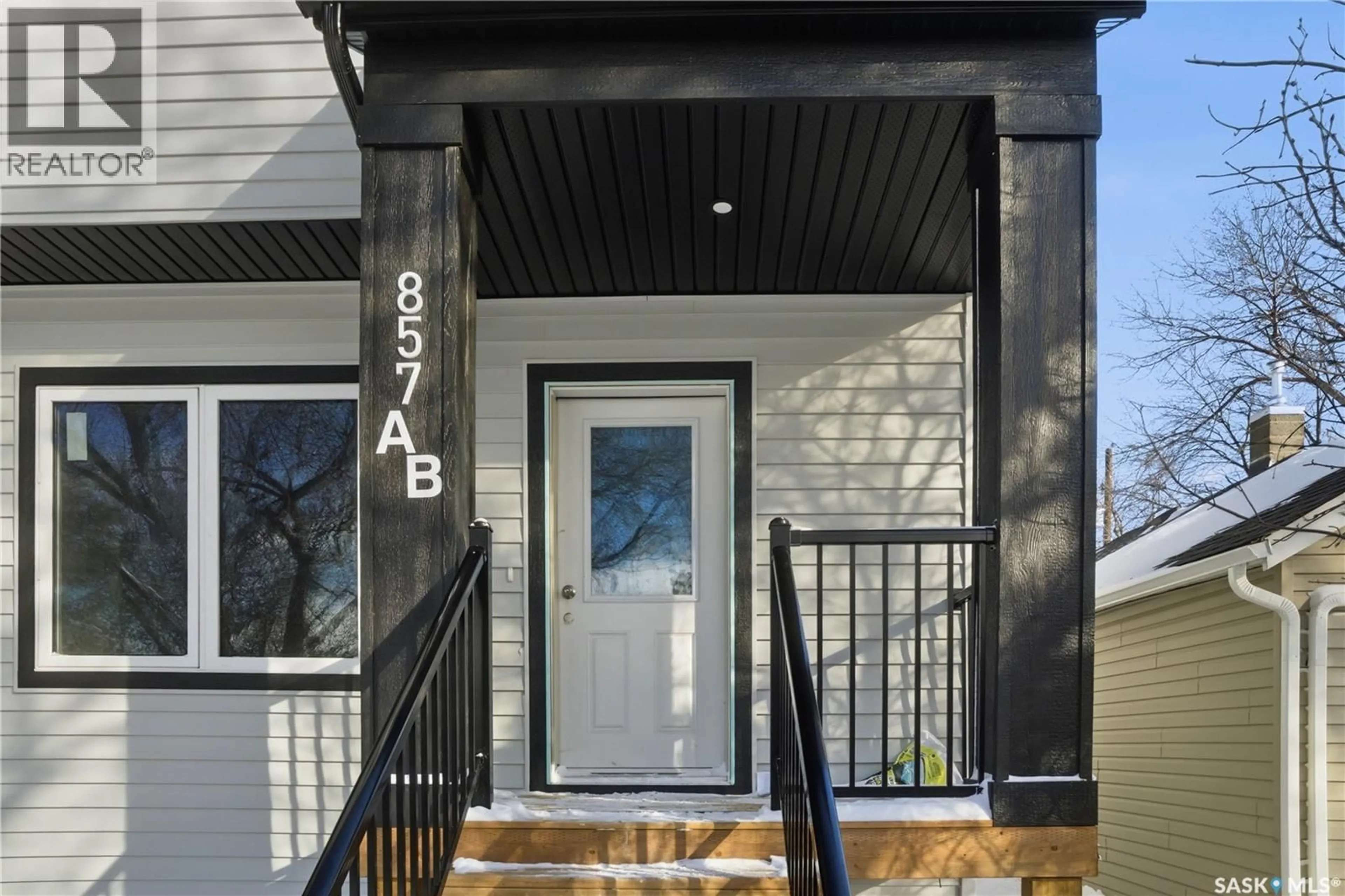 Indoor entryway for 857 ELLIOTT STREET, Regina Saskatchewan S4N3E3