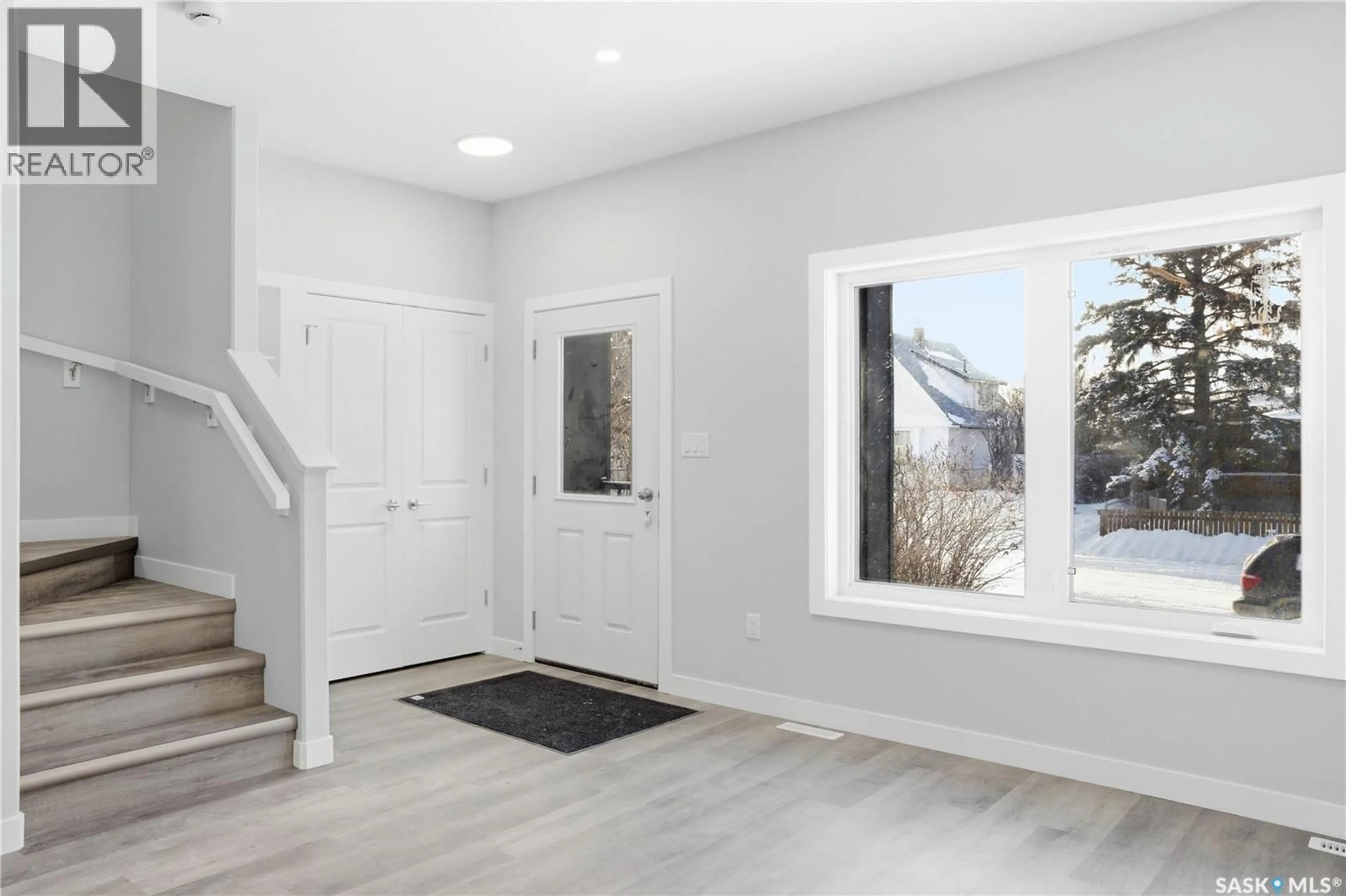 Indoor entryway for 857 ELLIOTT STREET, Regina Saskatchewan S4N3E3