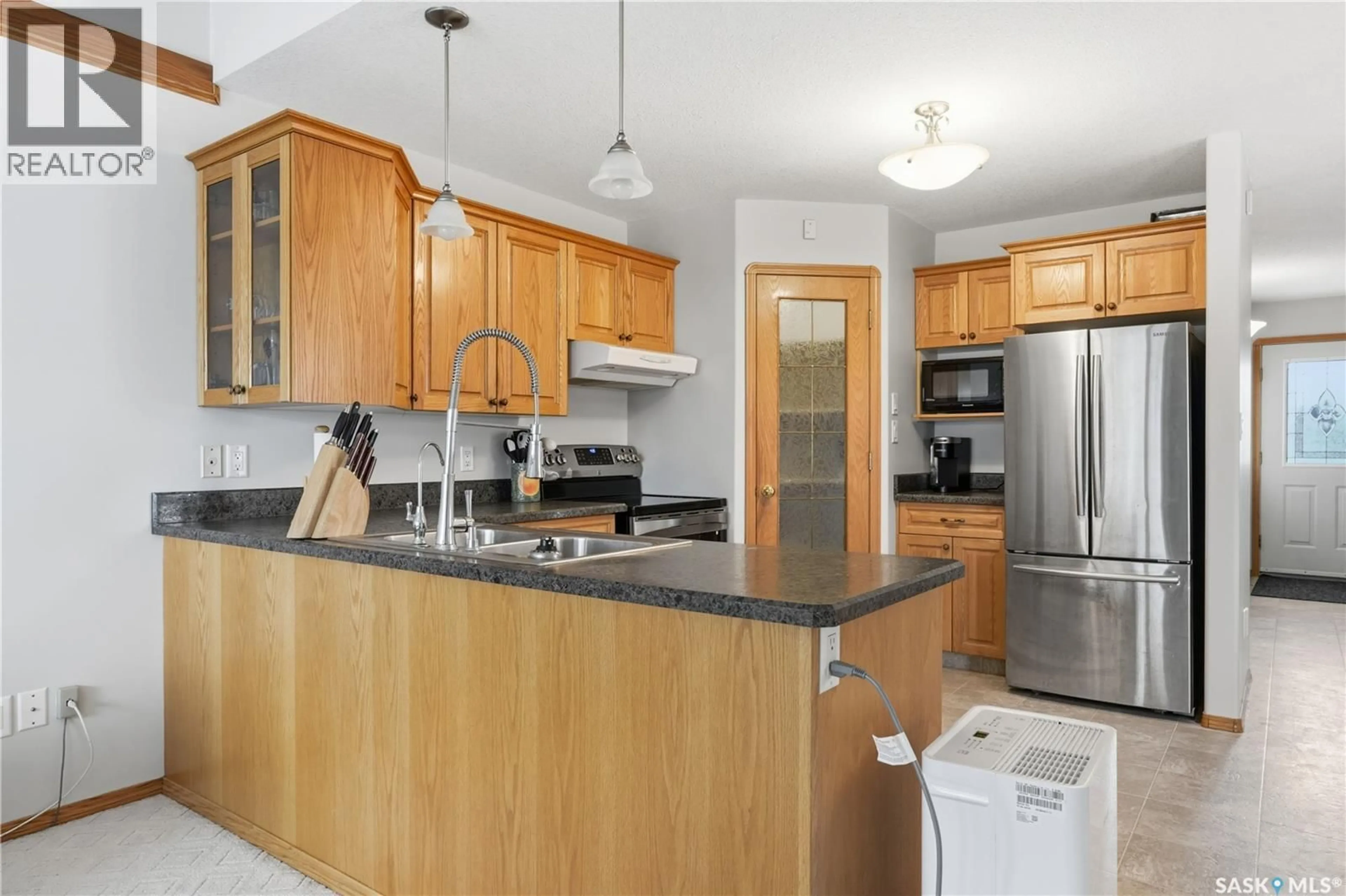 Open concept kitchen, unknown for 1134 DEGELMAN DRIVE, Regina Saskatchewan S4N7P7