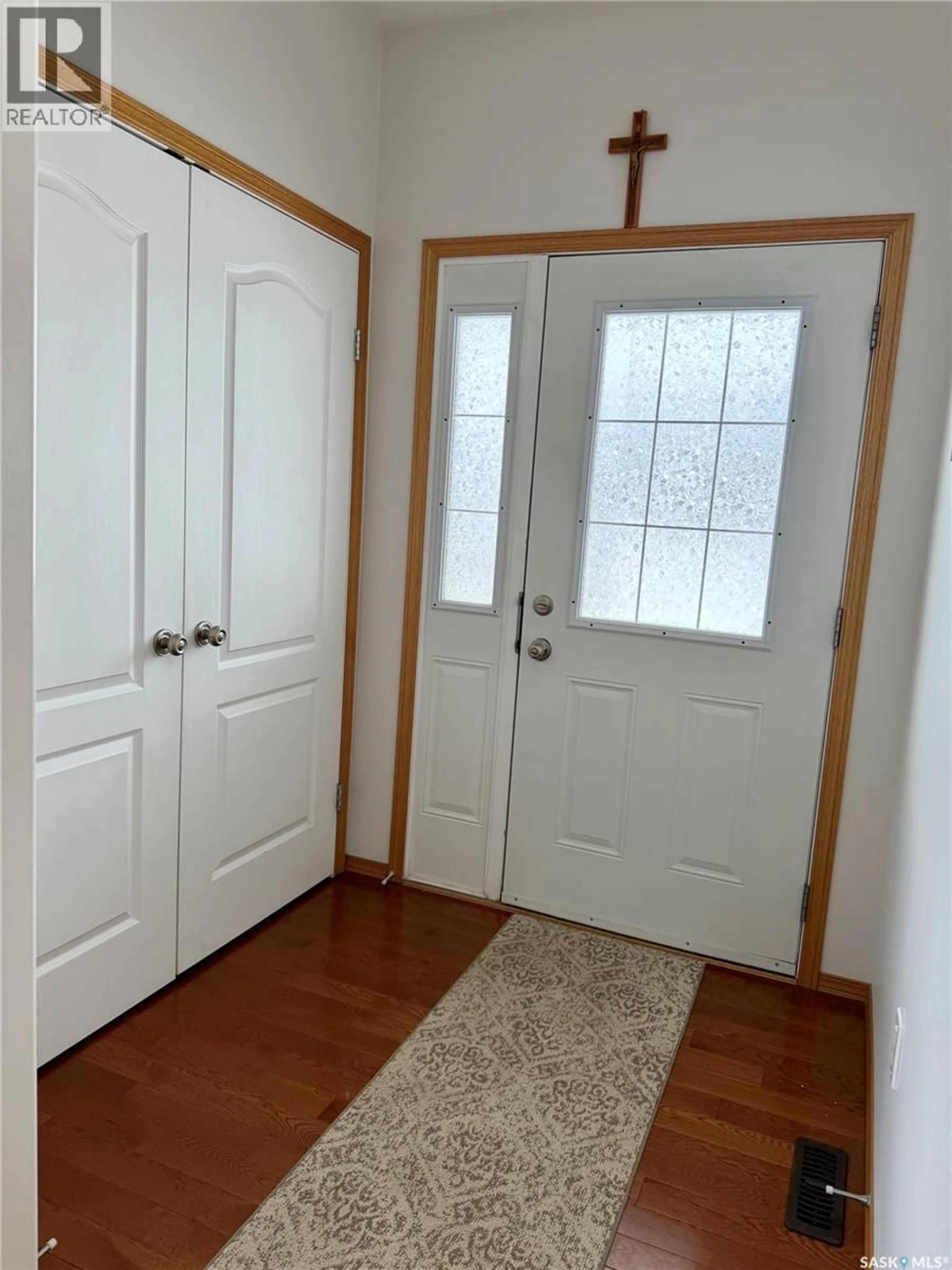 Indoor entryway for 320 1ST STREET, Spiritwood Saskatchewan S0J2M0