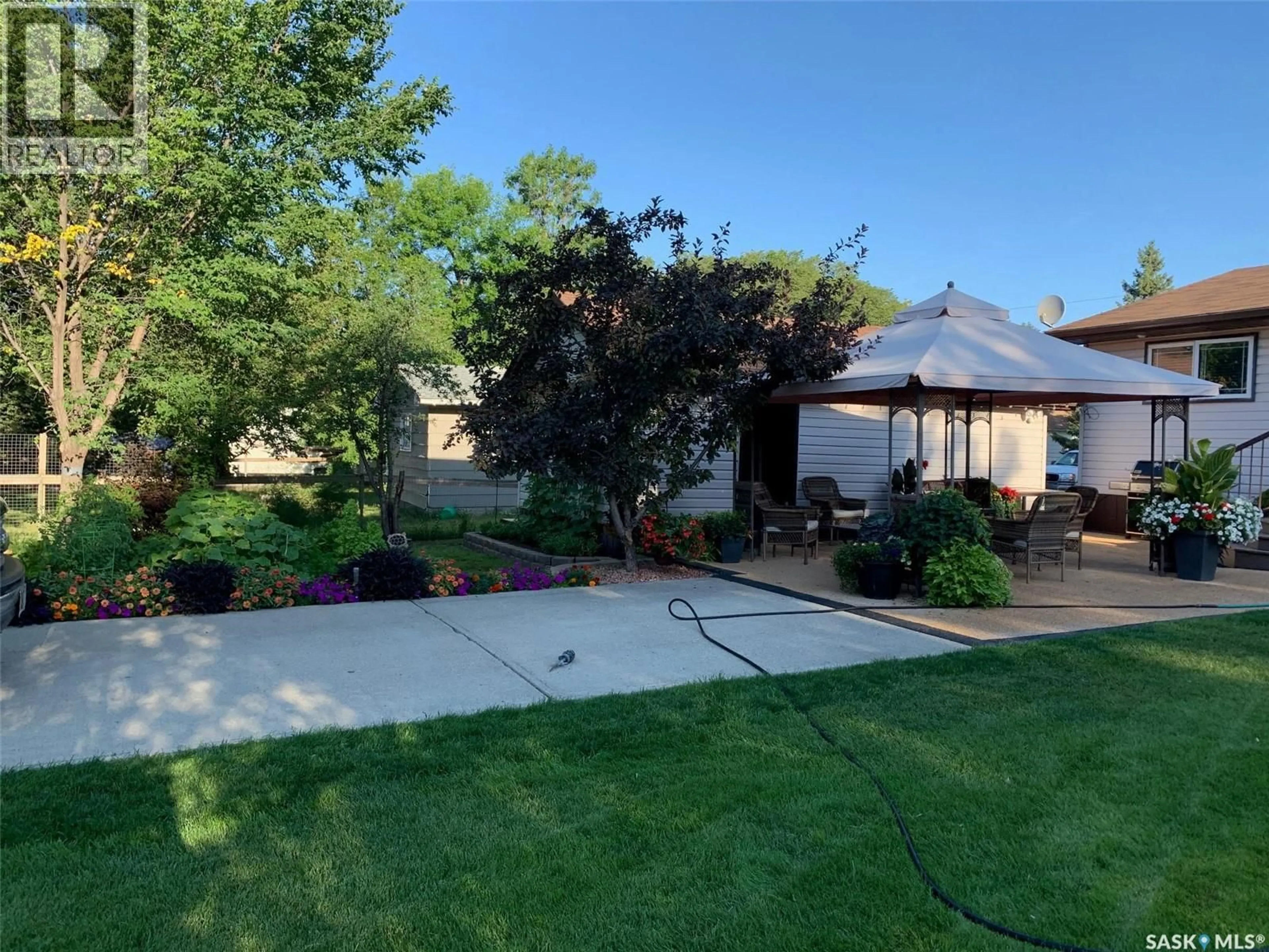A pic from outside/outdoor area/front of a property/back of a property/a pic from drone, street for 503 EDMONTON STREET, Broadview Saskatchewan S0G0K0