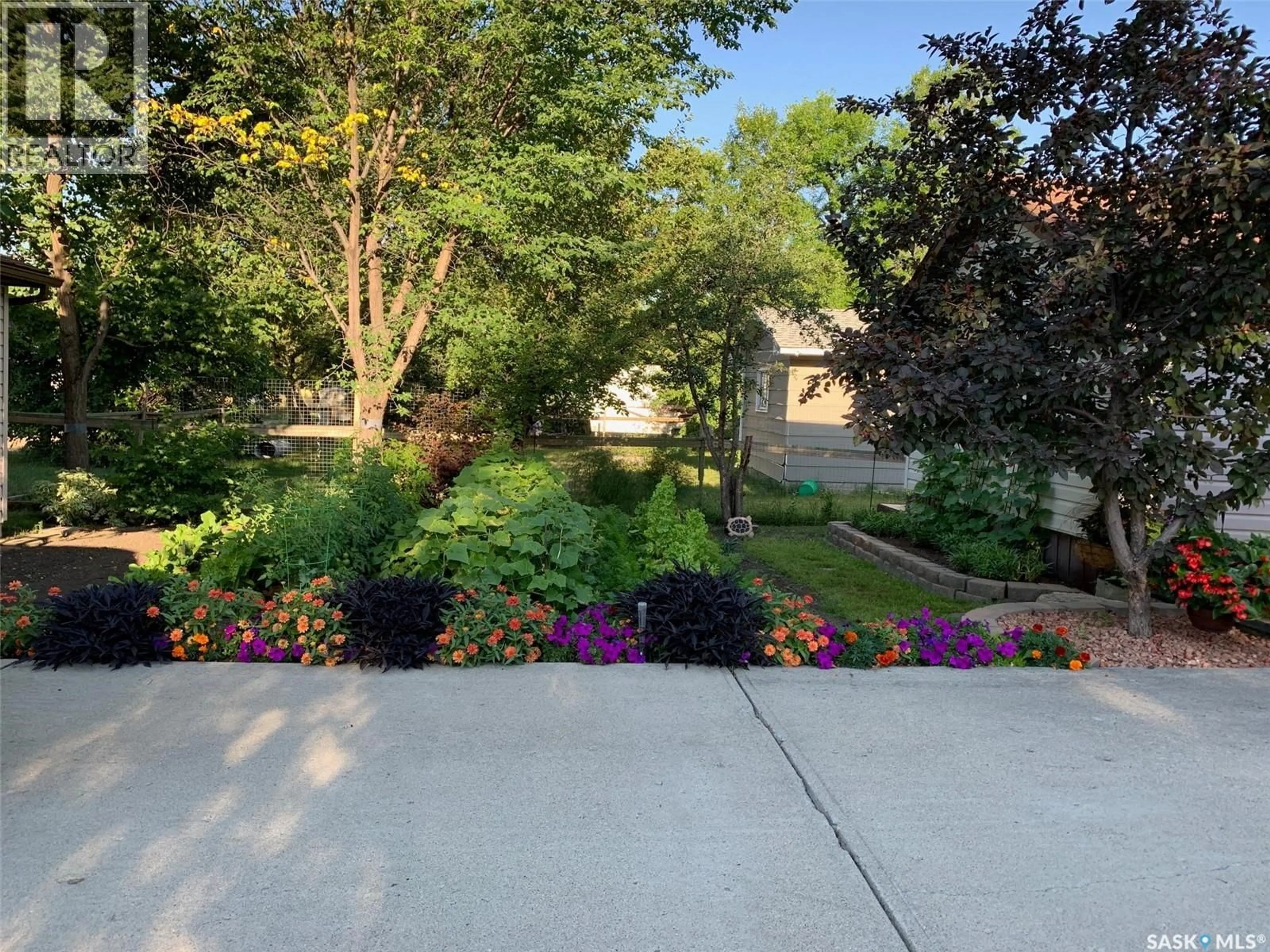 A pic from outside/outdoor area/front of a property/back of a property/a pic from drone, street for 503 EDMONTON STREET, Broadview Saskatchewan S0G0K0