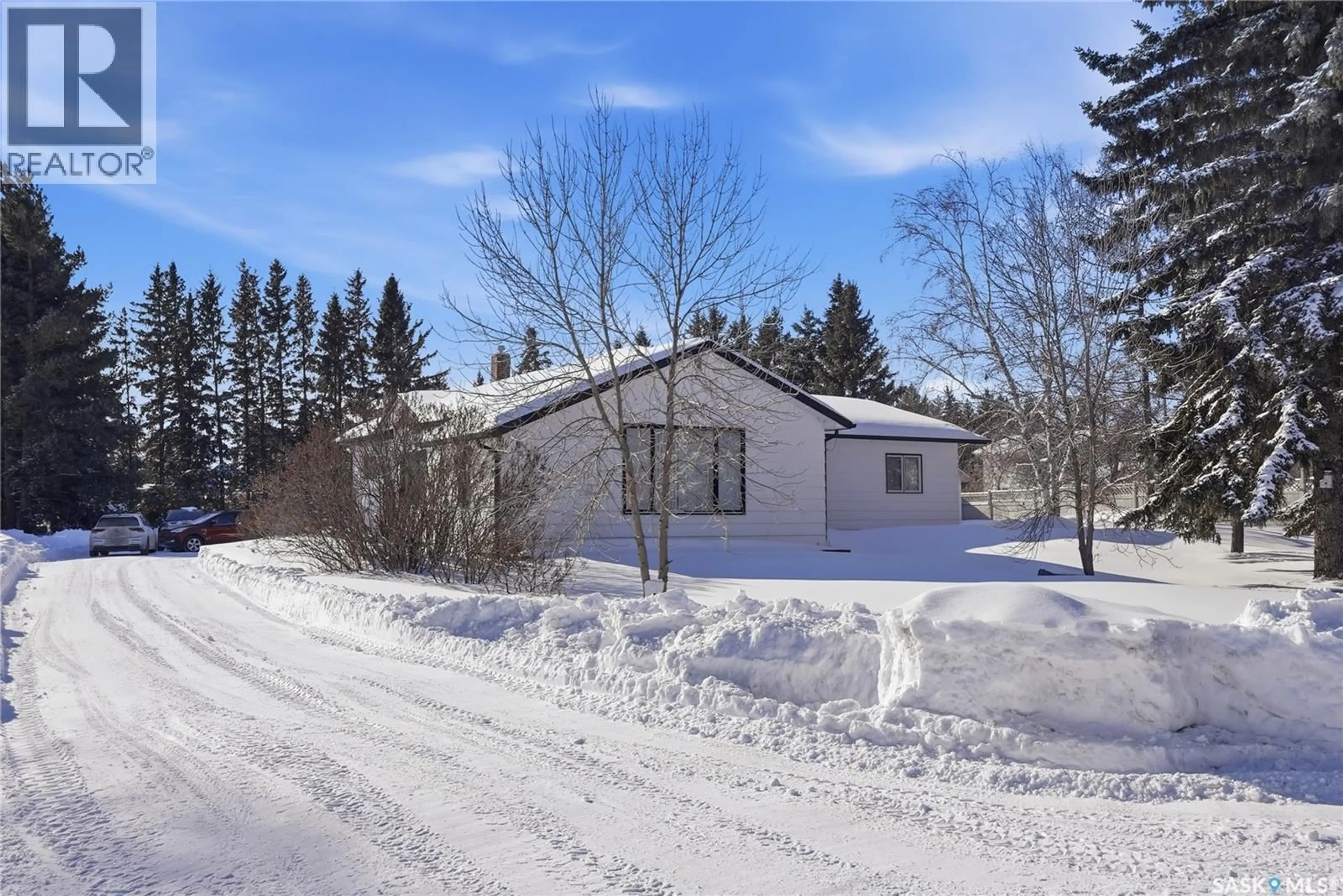 A pic from outside/outdoor area/front of a property/back of a property/a pic from drone, street for 408 1ST STREET S, Waldheim Saskatchewan S0K4R0