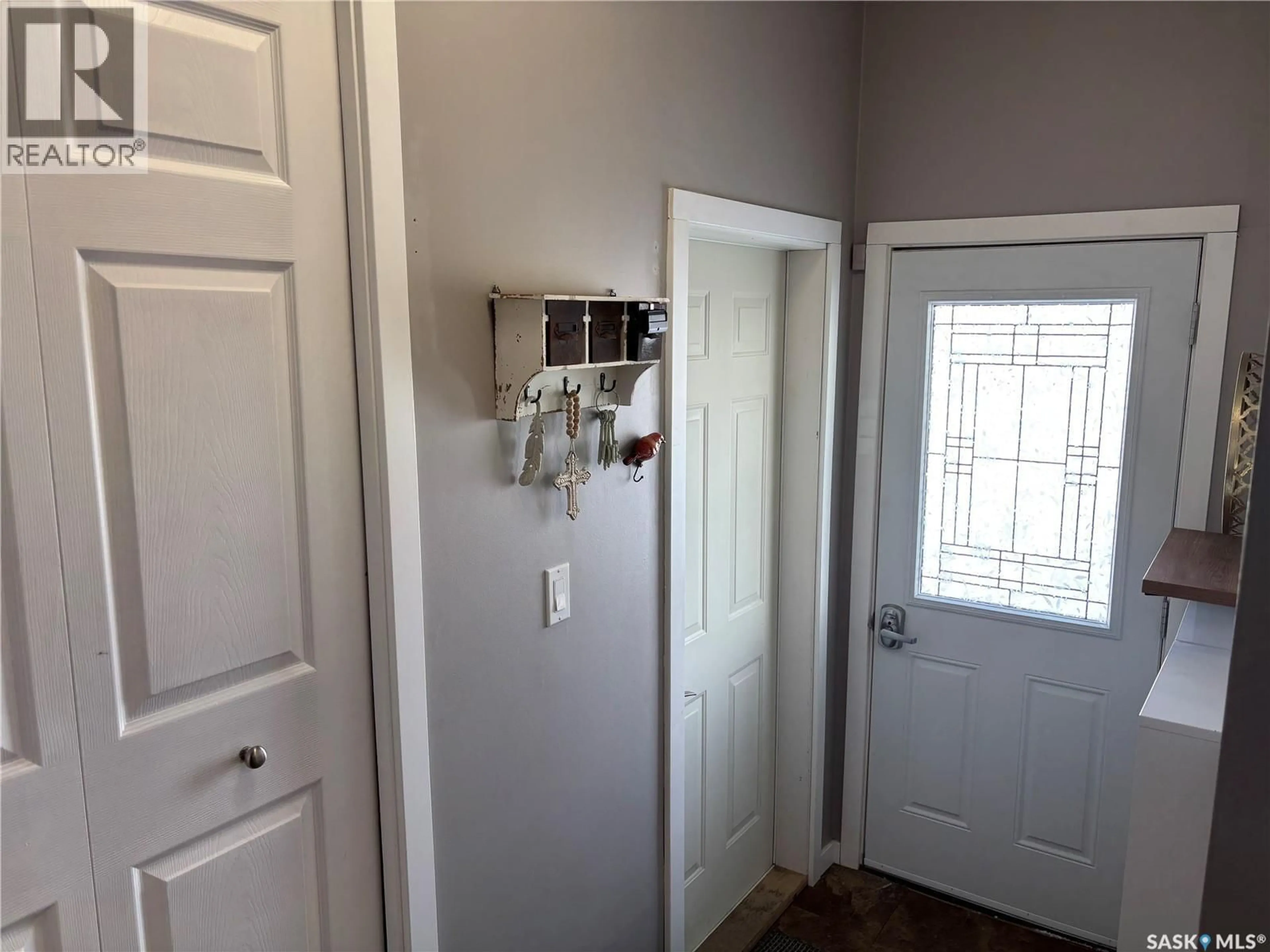Indoor entryway for 1003 11TH STREET, Humboldt Saskatchewan S0K2A0