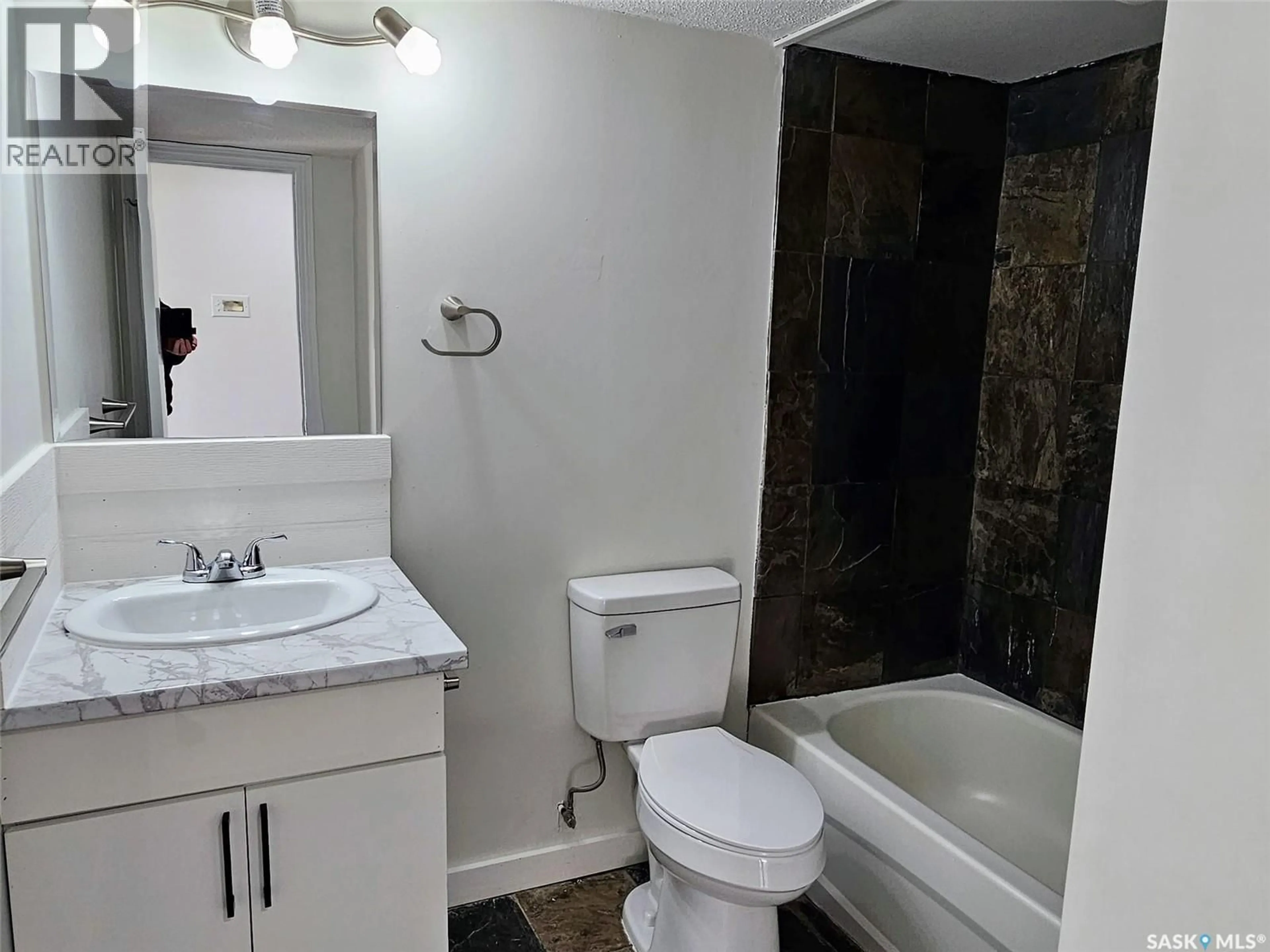 Standard bathroom, unknown for 2 - 13 SUMMERS PLACE, Saskatoon Saskatchewan S7H3W4