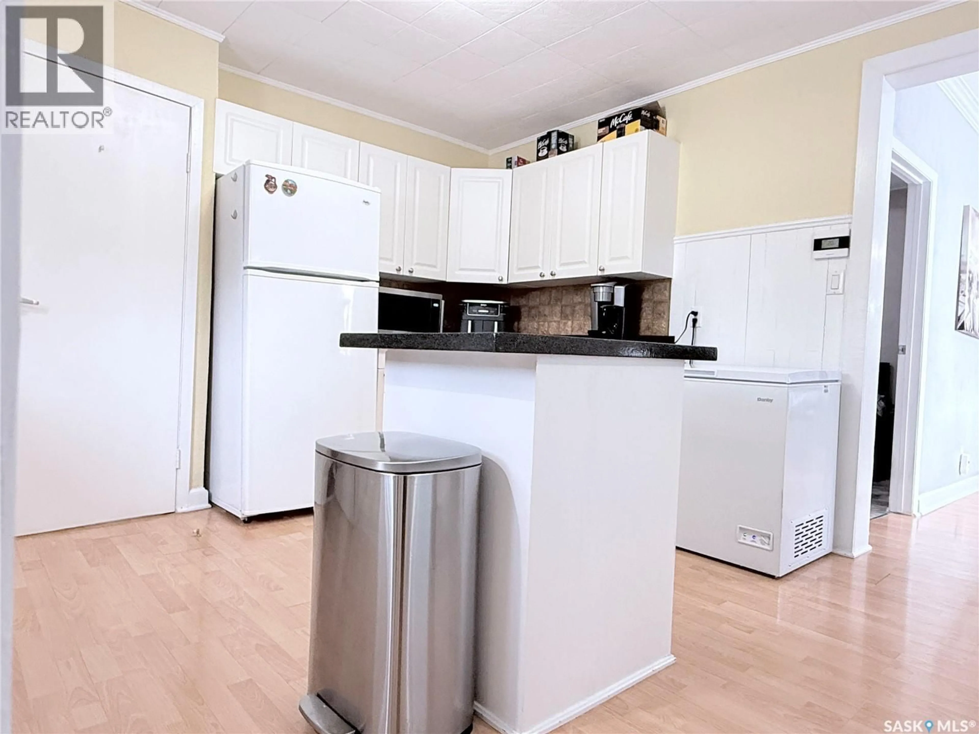 Standard kitchen, unknown for 241 4TH AVENUE, Melville Saskatchewan S0A2P0