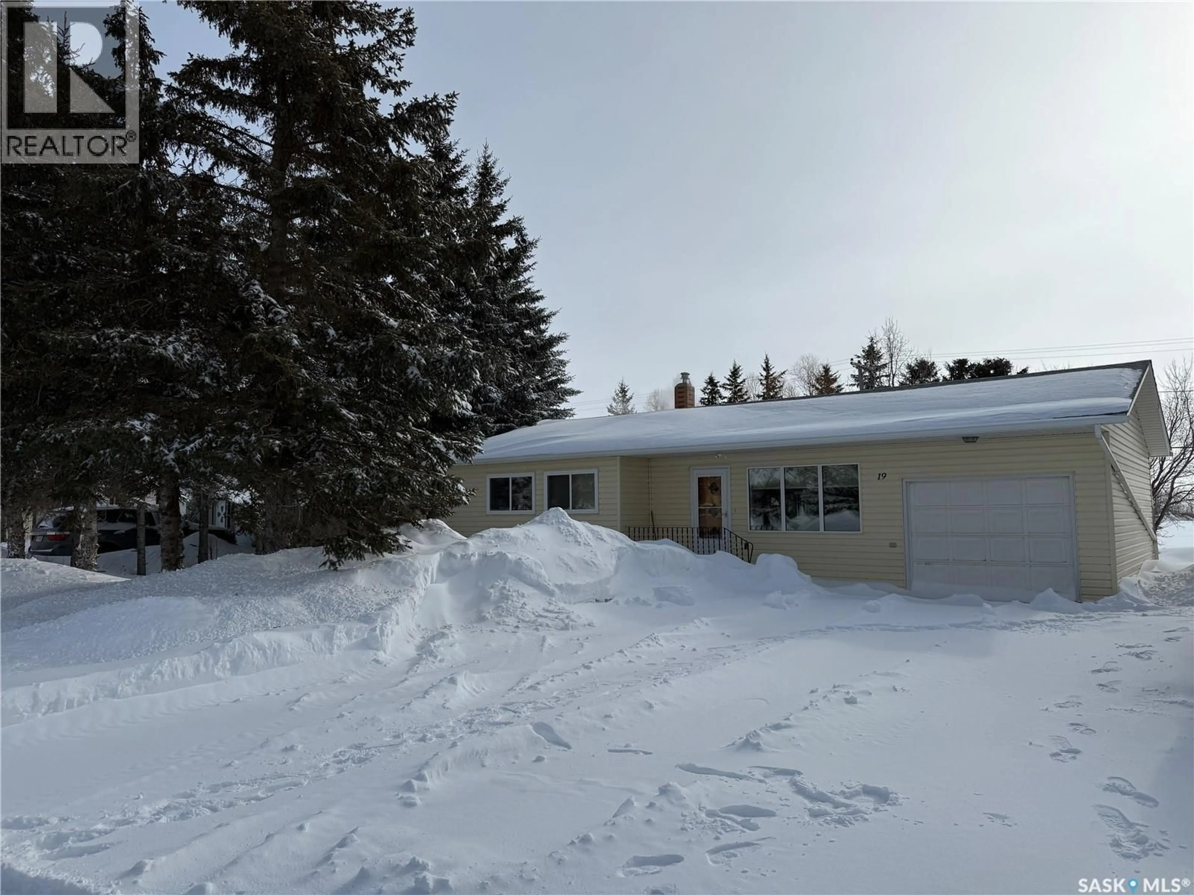 A pic from outside/outdoor area/front of a property/back of a property/a pic from drone, street for 19 SASKATCHEWAN AVENUE, Quill Lake Saskatchewan S0A3E0