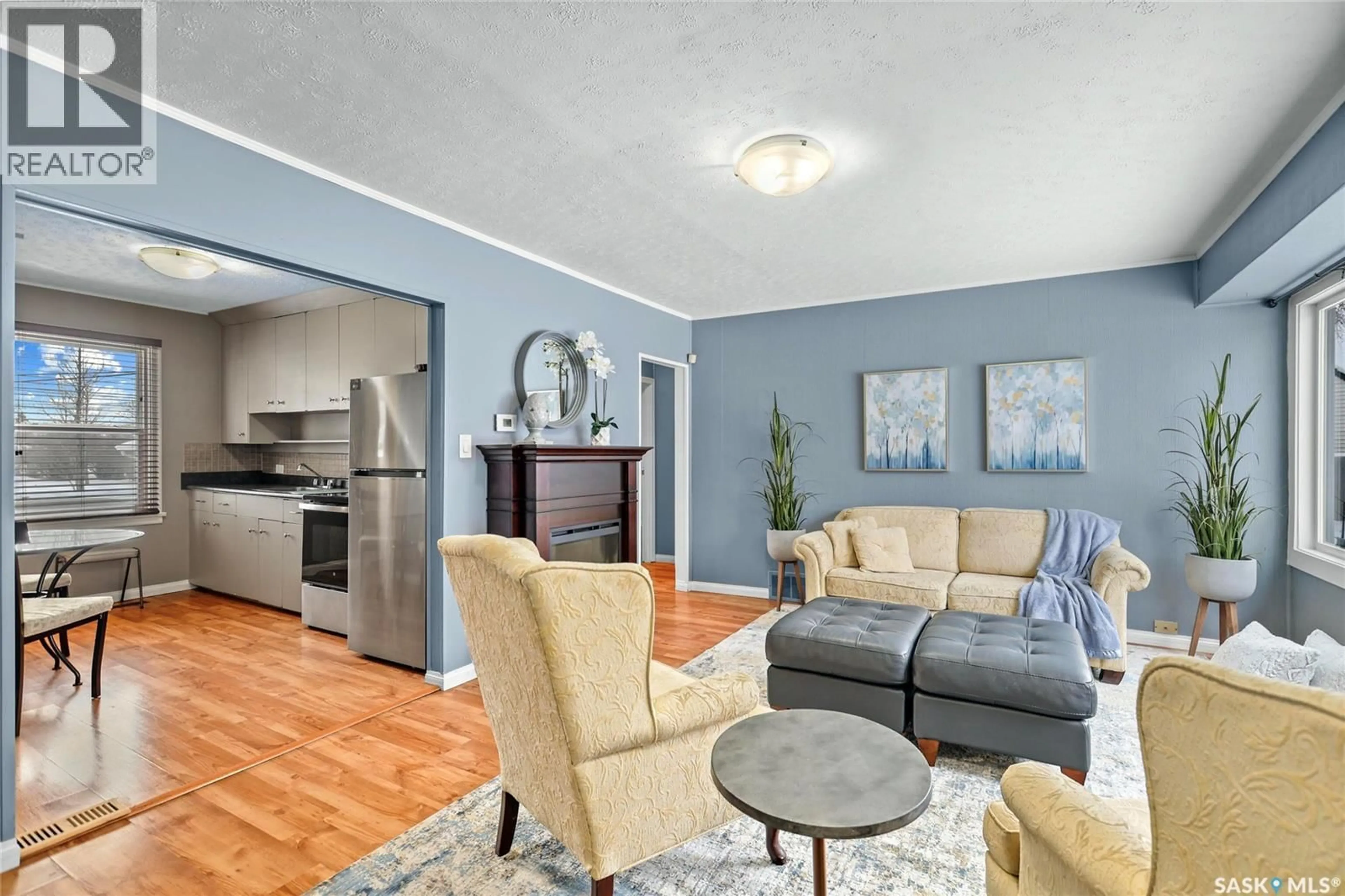 Living room with furniture, unknown for 40 SUSSEX CRESCENT, Regina Saskatchewan S4T6A2