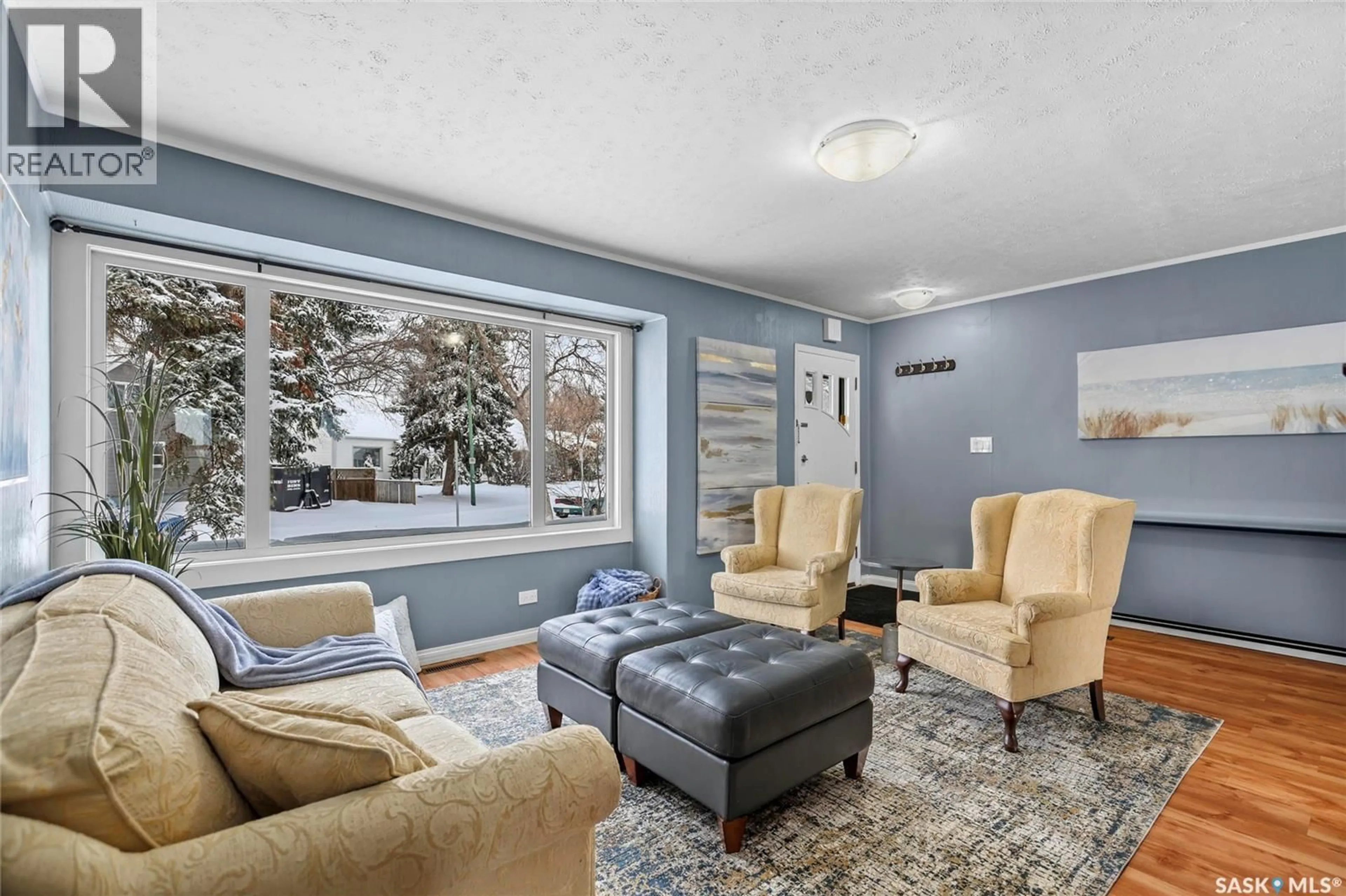 Living room with furniture, unknown for 40 SUSSEX CRESCENT, Regina Saskatchewan S4T6A2