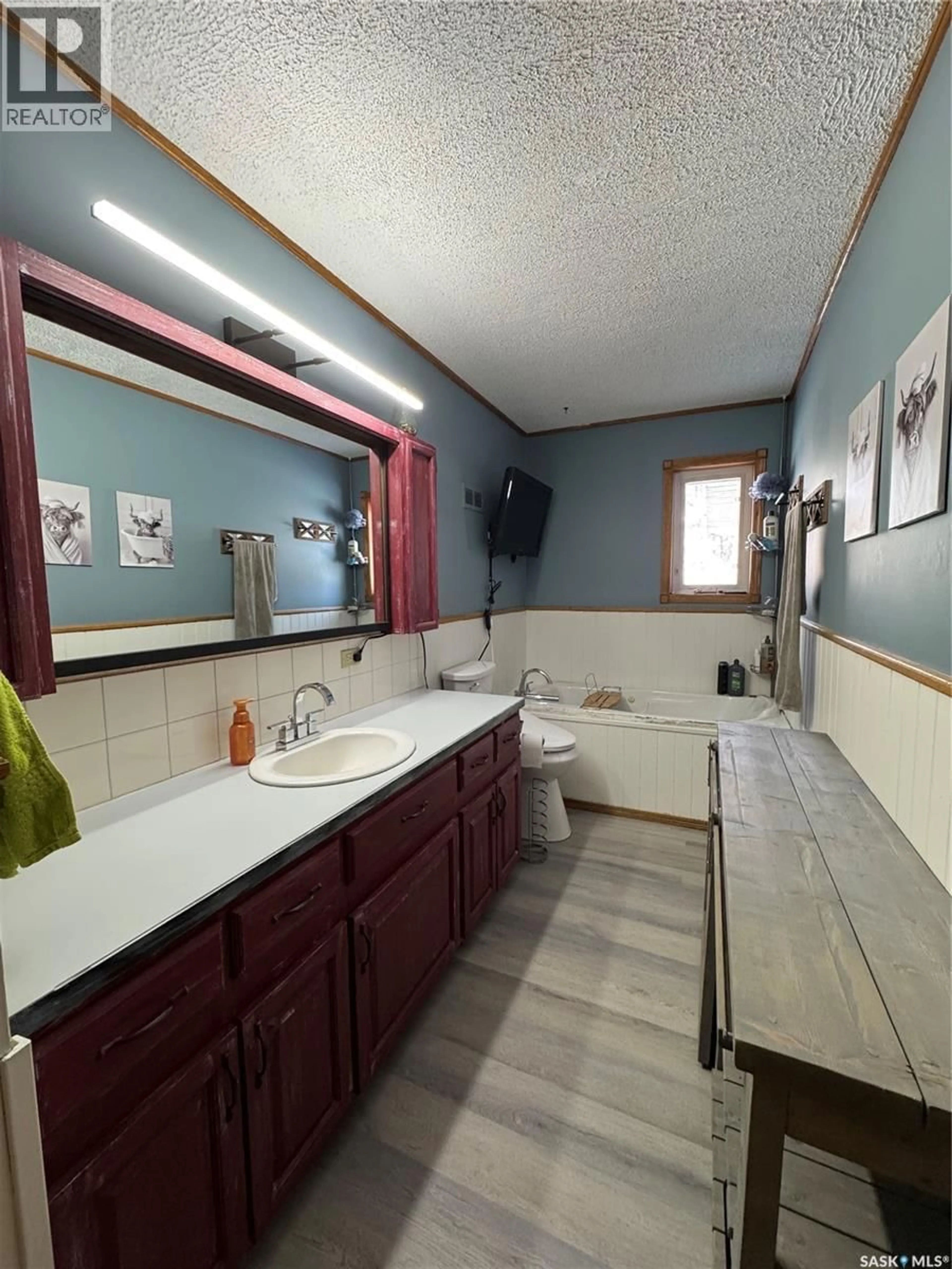 Standard bathroom, ceramic/tile floor for REGINA COMMUTER ACREAGE, Lumsden Rm No. 189 Saskatchewan S0G0C7