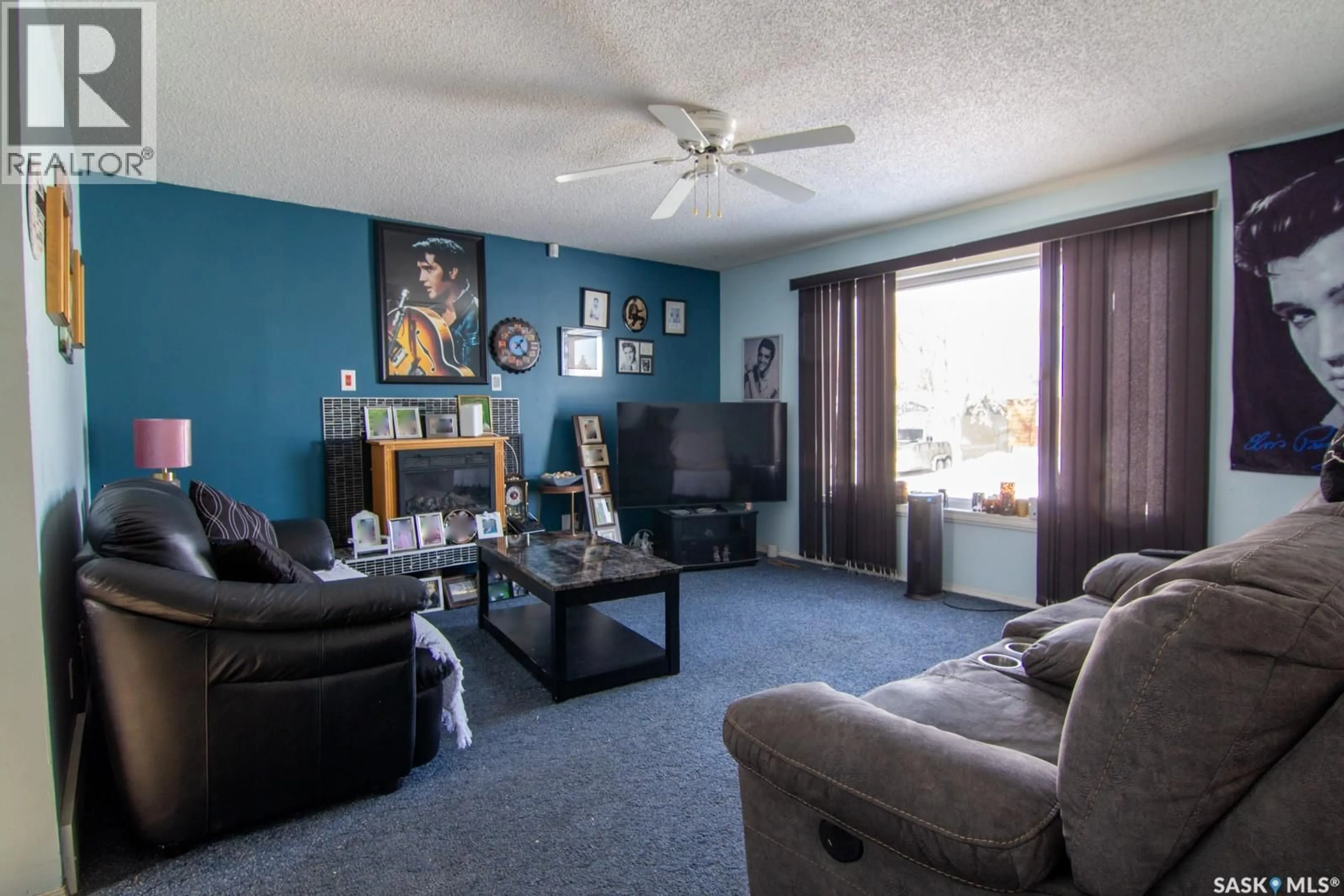 Living room with furniture, unknown for 232-234 LANGEVIN CRESCENT, Saskatoon Saskatchewan S7L5R3