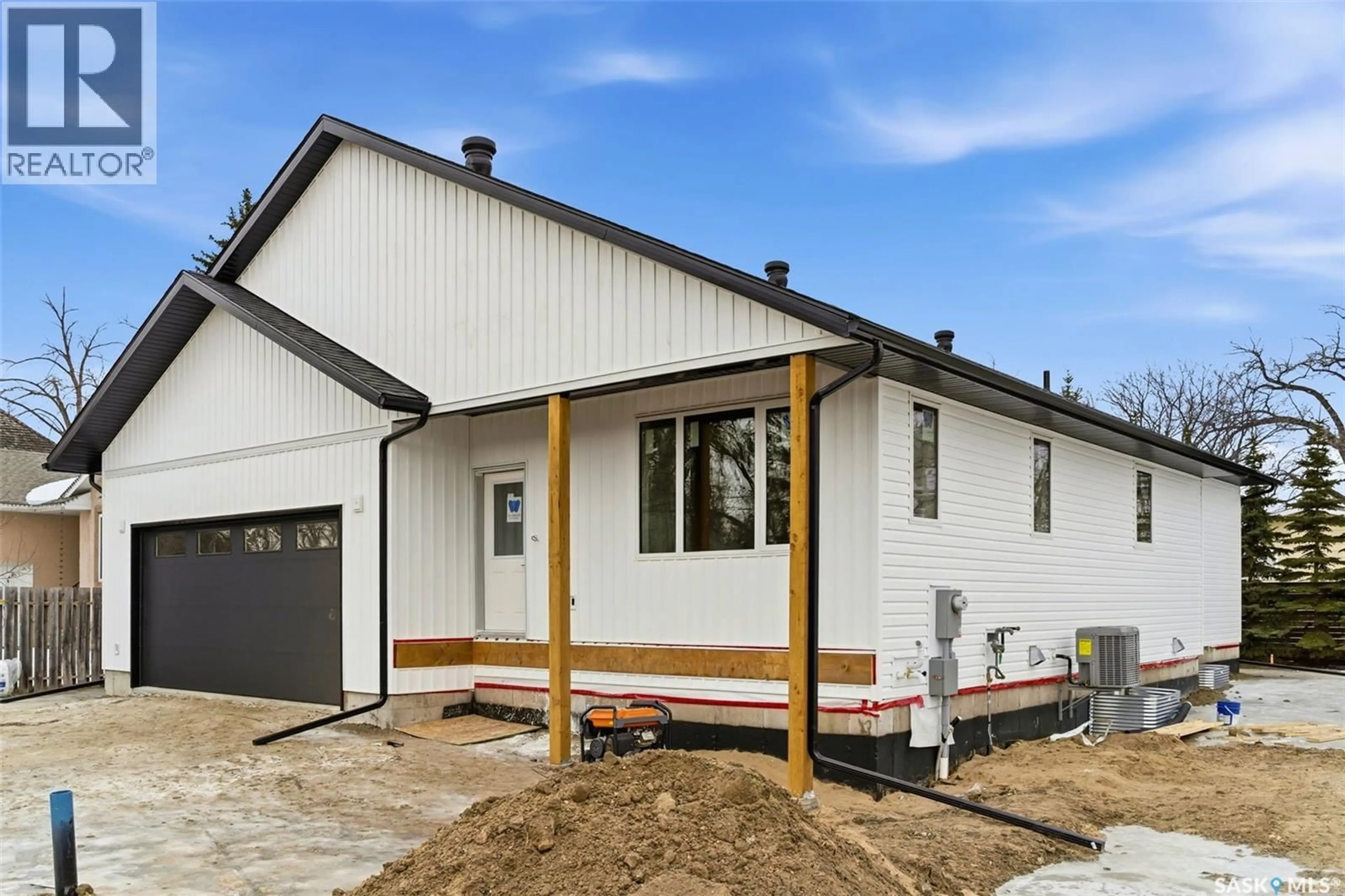 Home with vinyl exterior material, building for 25 7TH AVENUE, Lumsden Saskatchewan S0G3C0