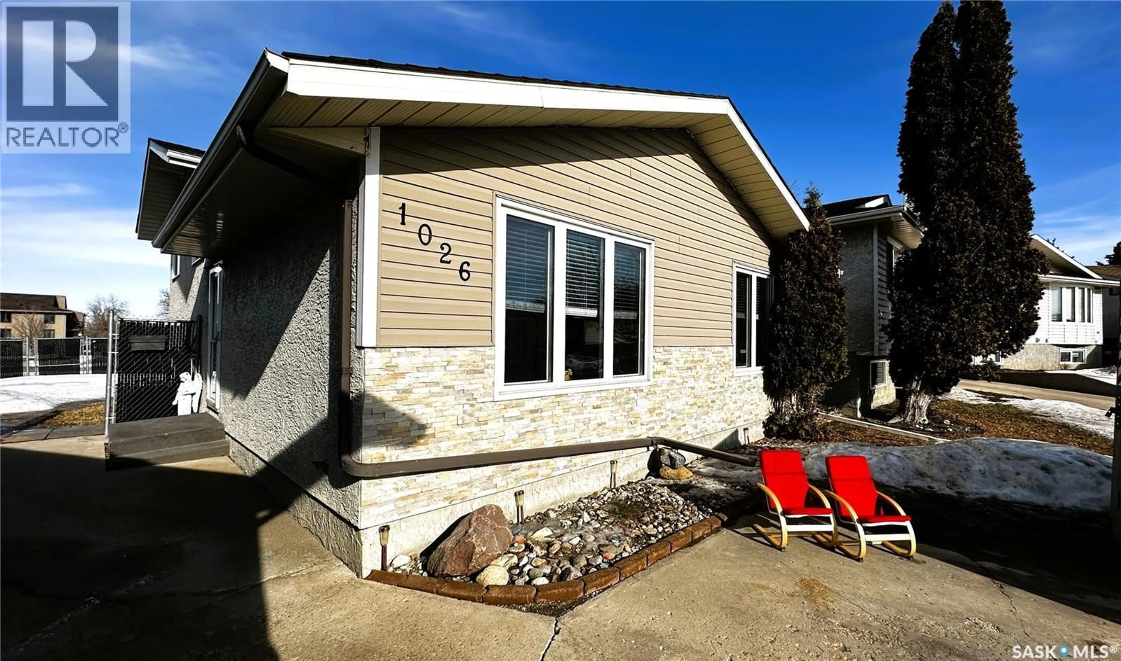 Home with vinyl exterior material, street for 1026 MAWSON BAY N, Regina Saskatchewan S4X2P6