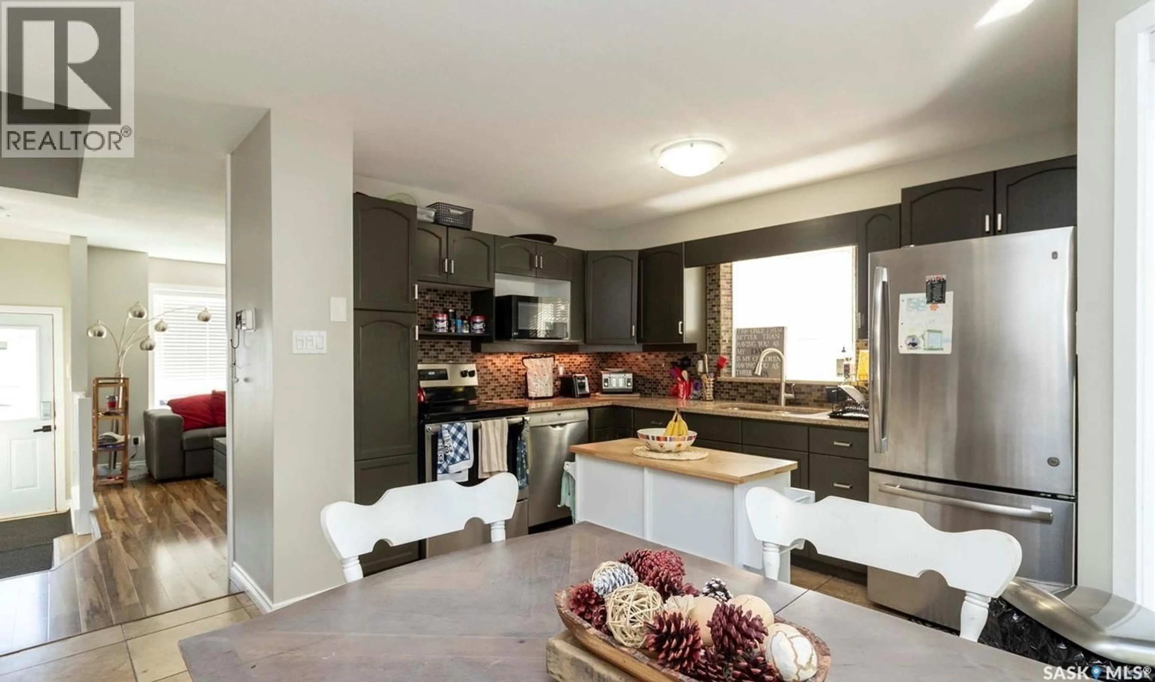 Open concept kitchen, ceramic/tile floor for 418 KENDERDINE ROAD, Saskatoon Saskatchewan S7N3S1