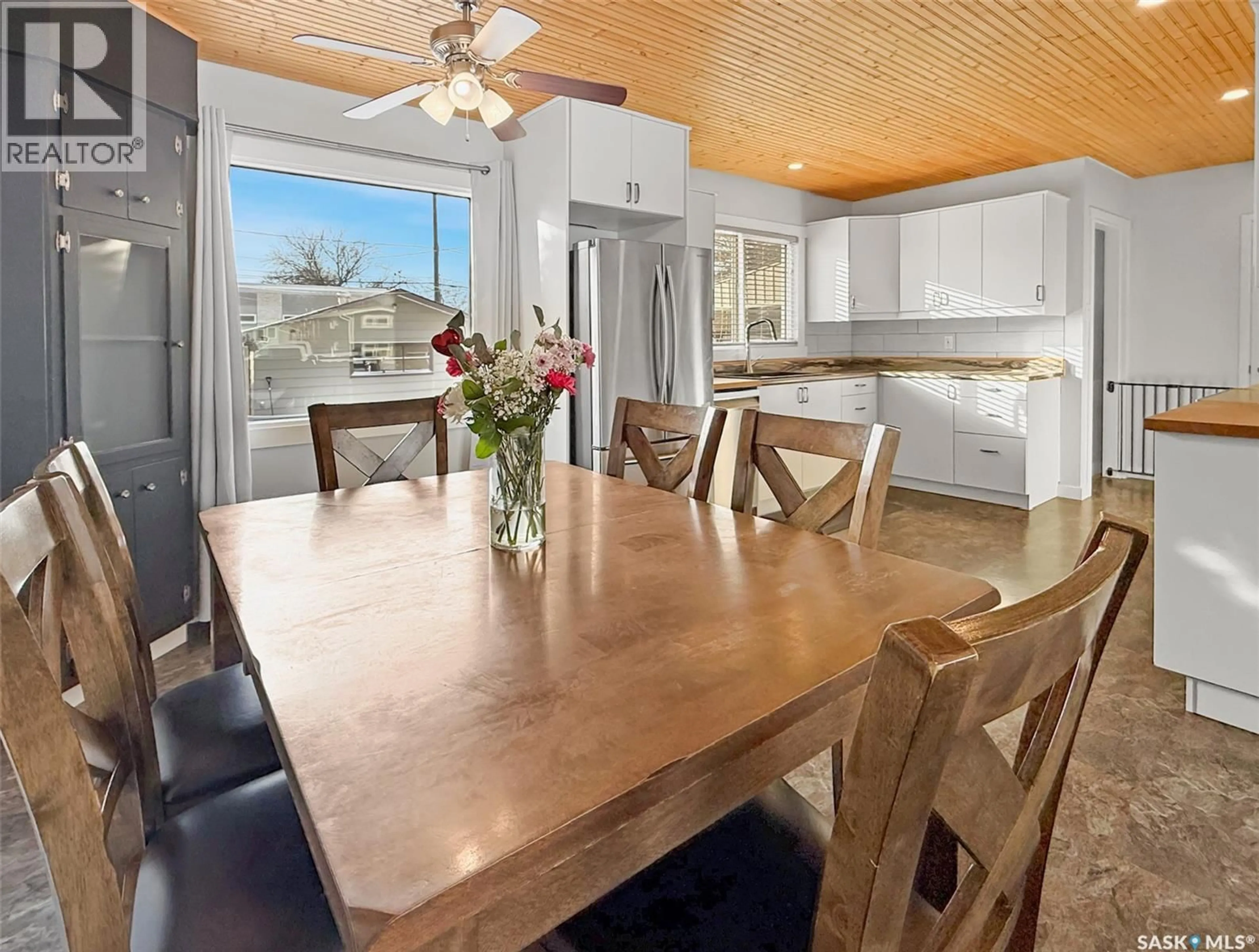 Dining room, wood/laminate floor for 426 15TH AVENUE, Swift Current Saskatchewan S9H2X6