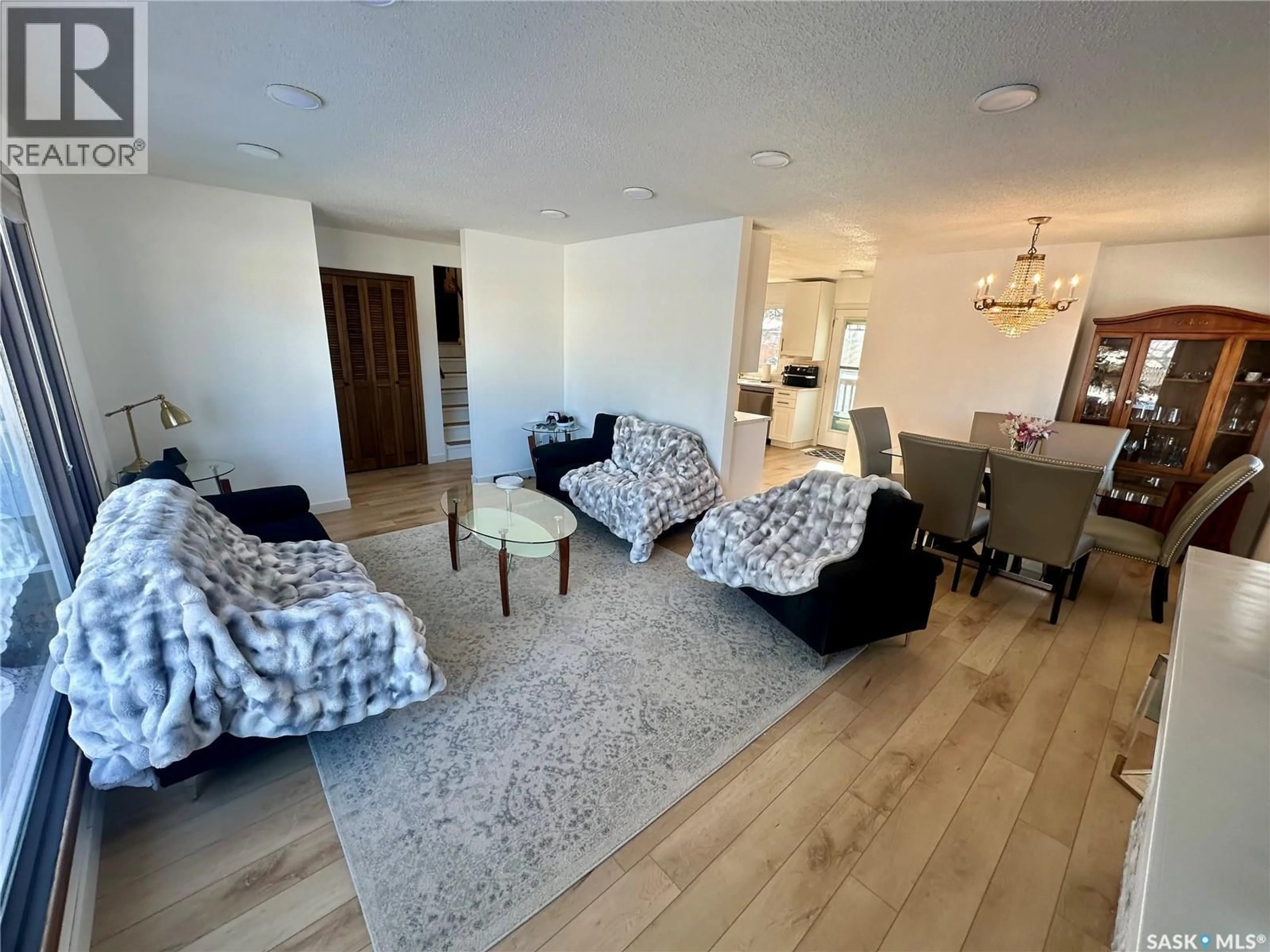 Living room with furniture, unknown for 28 MALTA CRESCENT, Saskatoon Saskatchewan S7L3W1