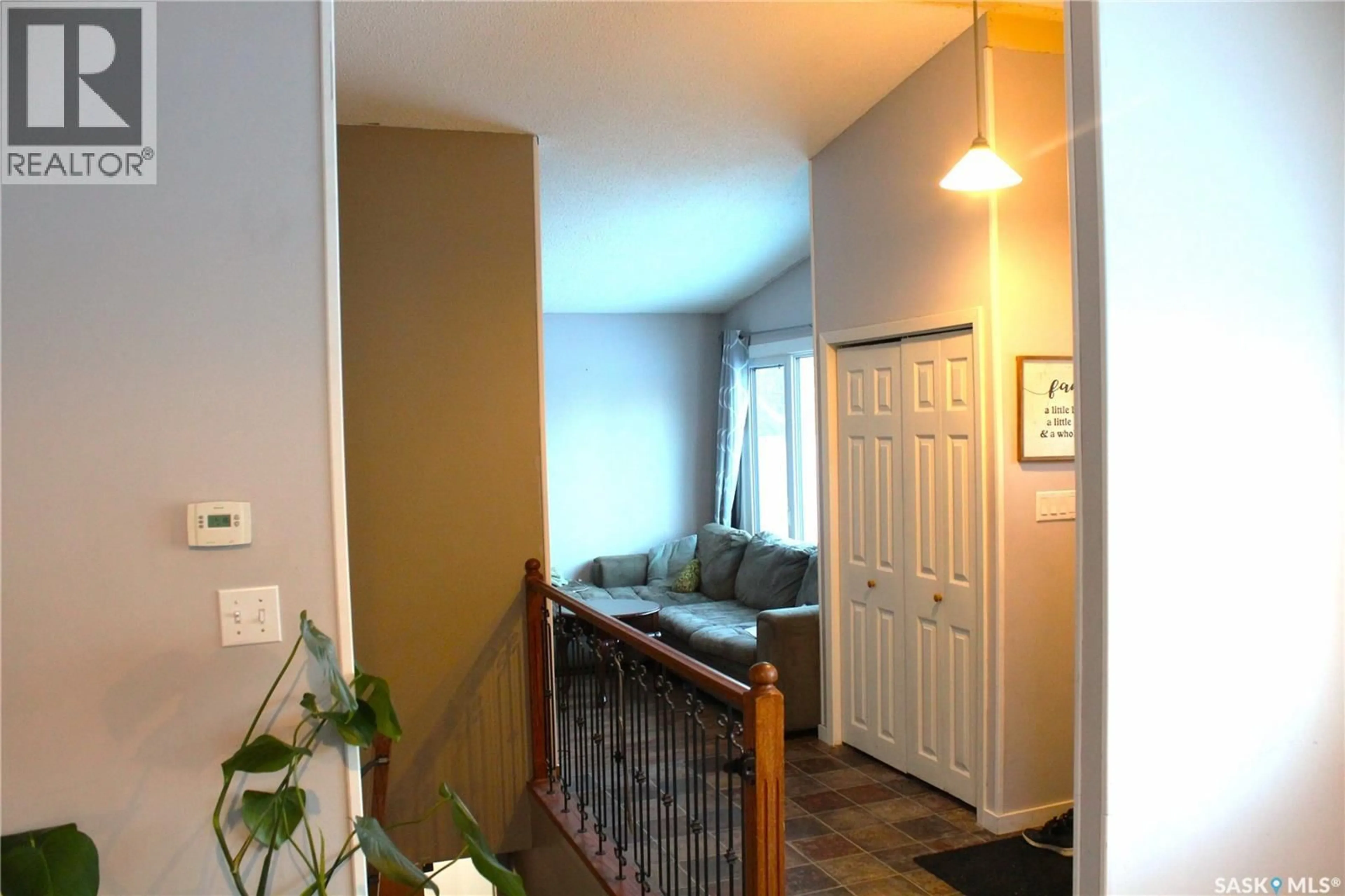 Indoor entryway for 1427 2ND STREET, Prince Albert Saskatchewan S6V0H6
