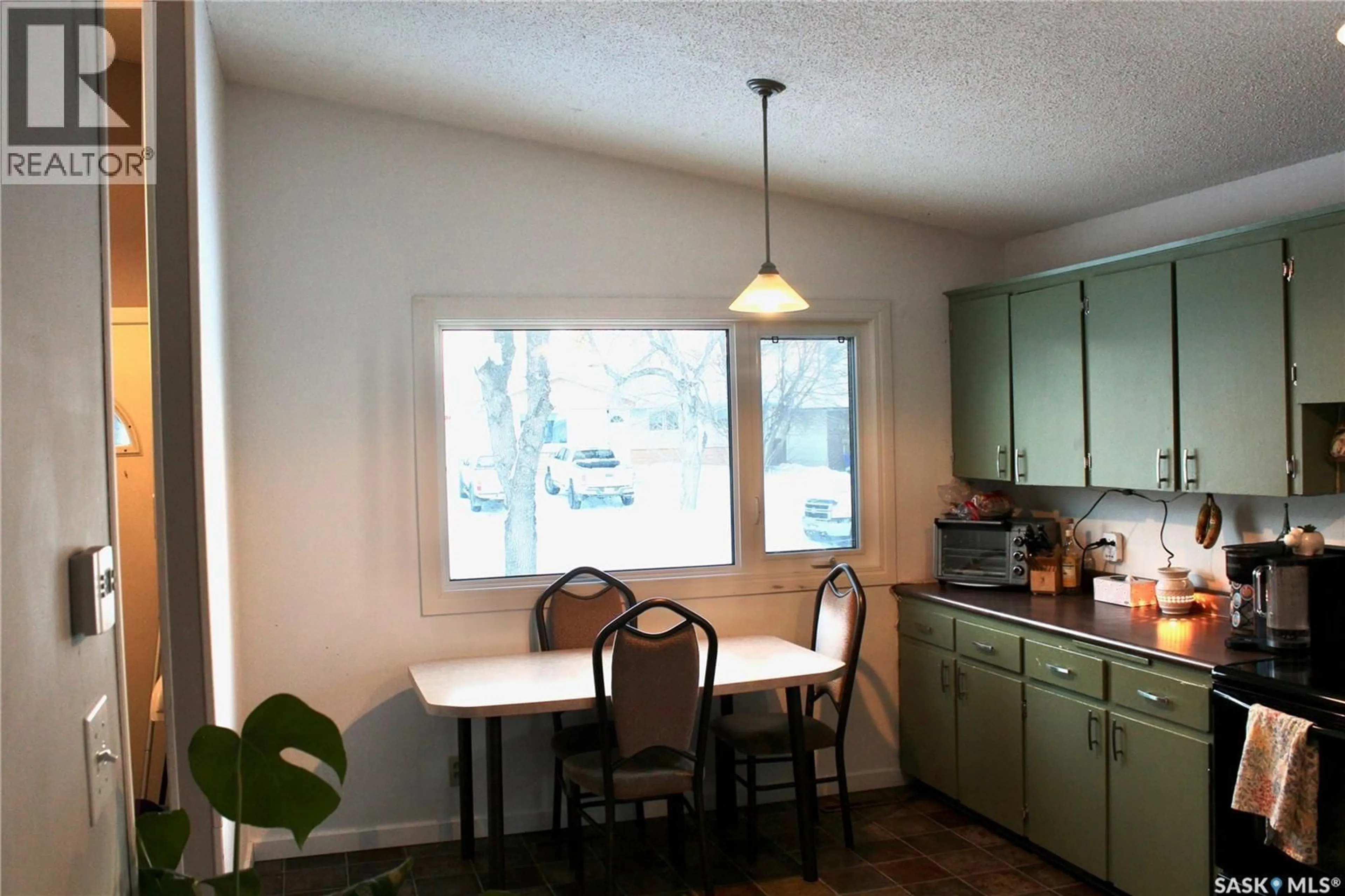 Standard kitchen, wood/laminate floor for 1427 2ND STREET, Prince Albert Saskatchewan S6V0H6