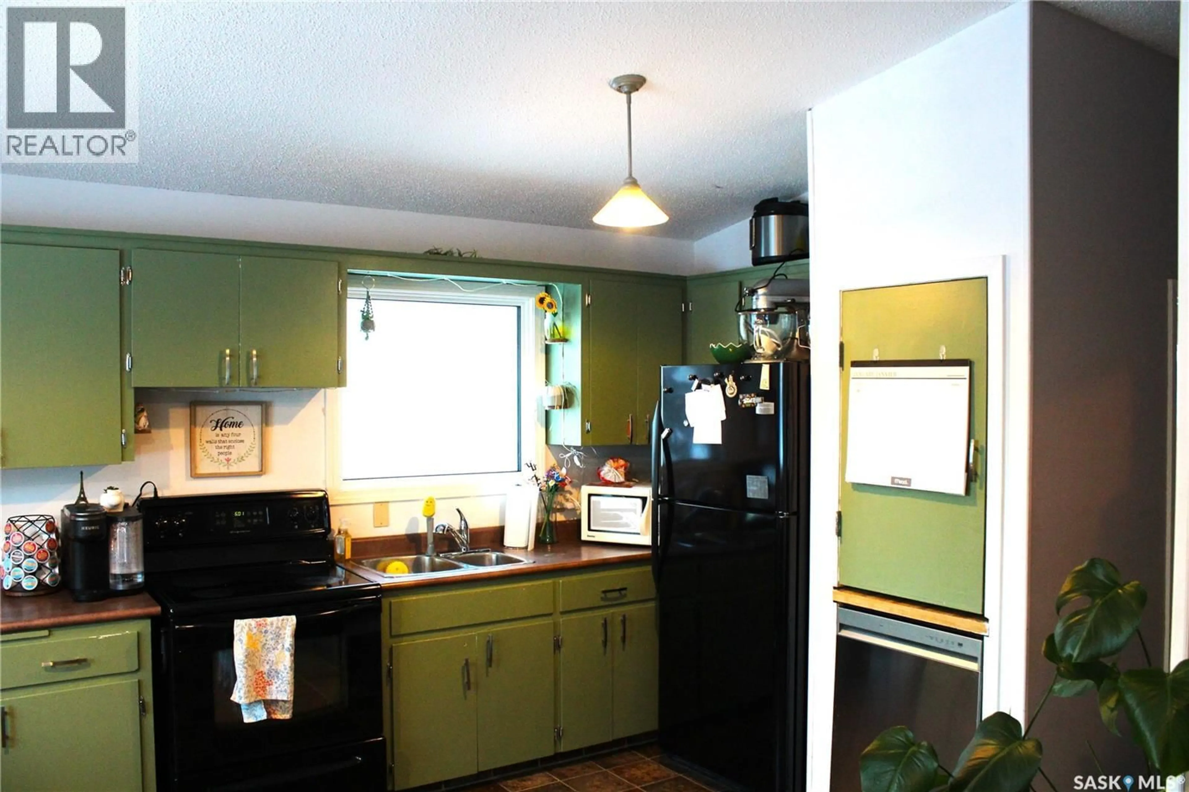 Standard kitchen, unknown for 1427 2ND STREET, Prince Albert Saskatchewan S6V0H6