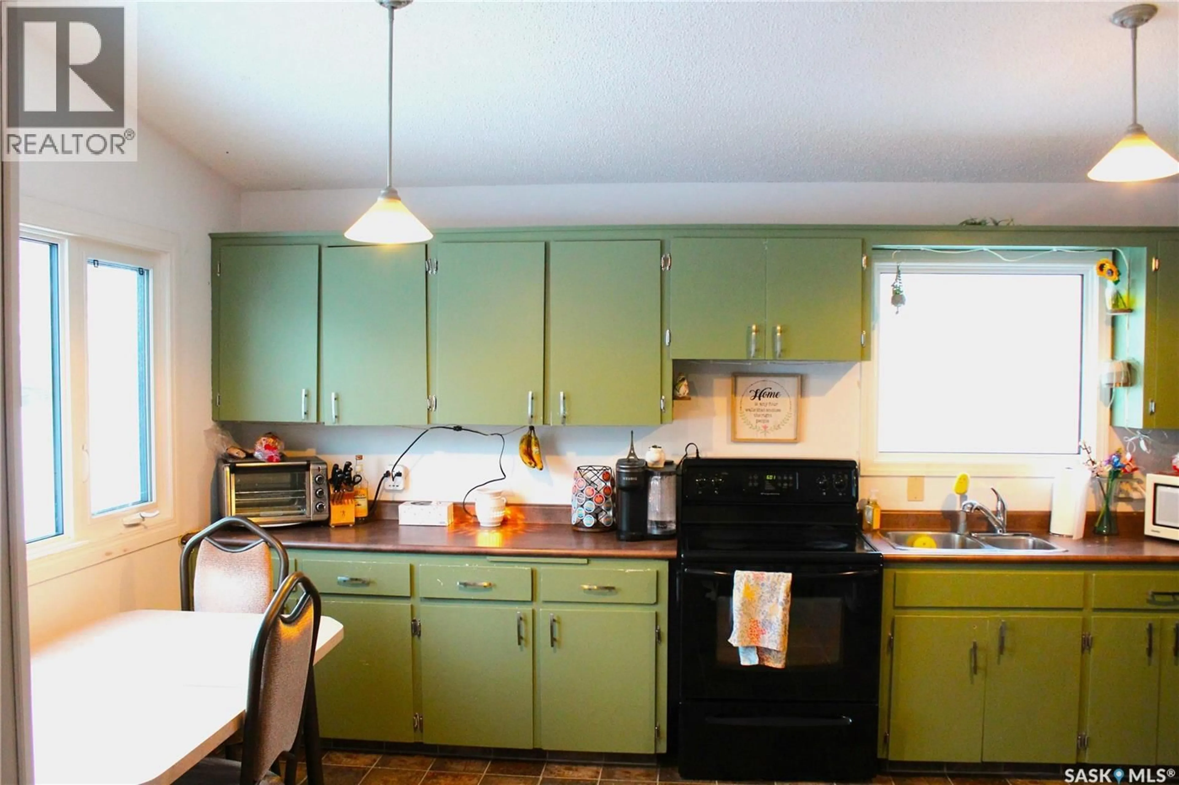 Standard kitchen, unknown for 1427 2ND STREET, Prince Albert Saskatchewan S6V0H6