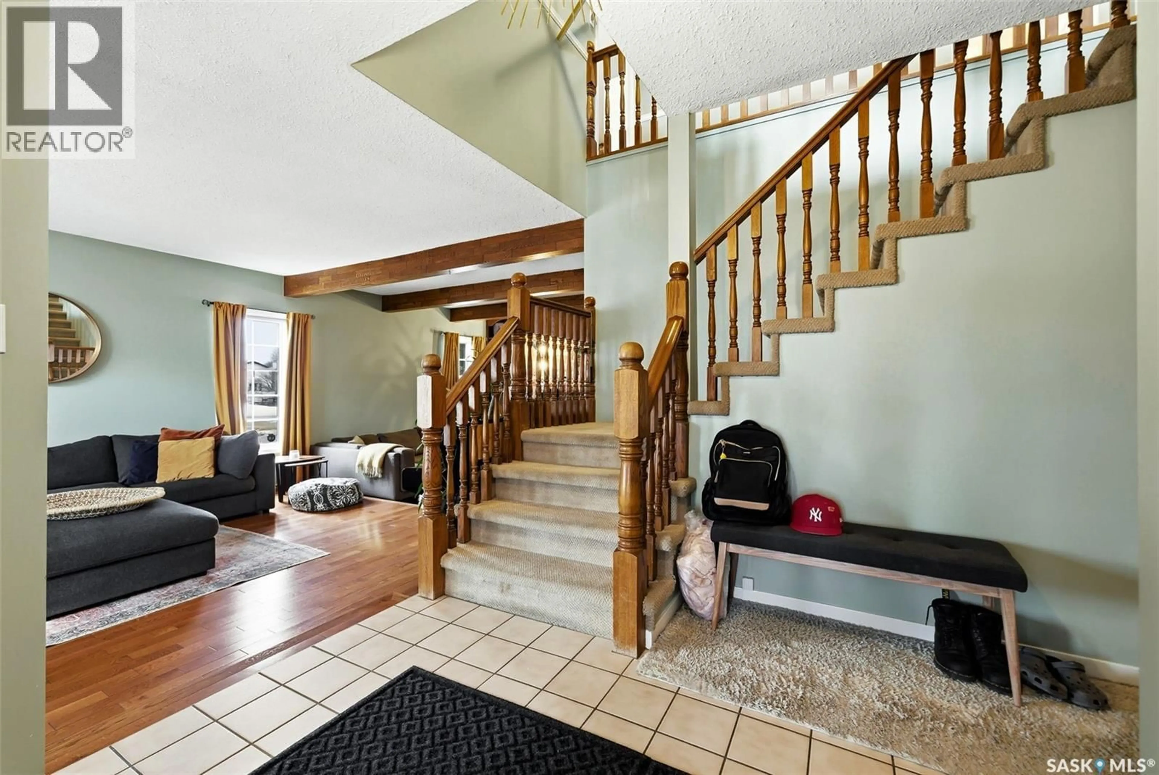 Indoor foyer for 2402 TRUESDALE DRIVE, Regina Saskatchewan S4V0W2