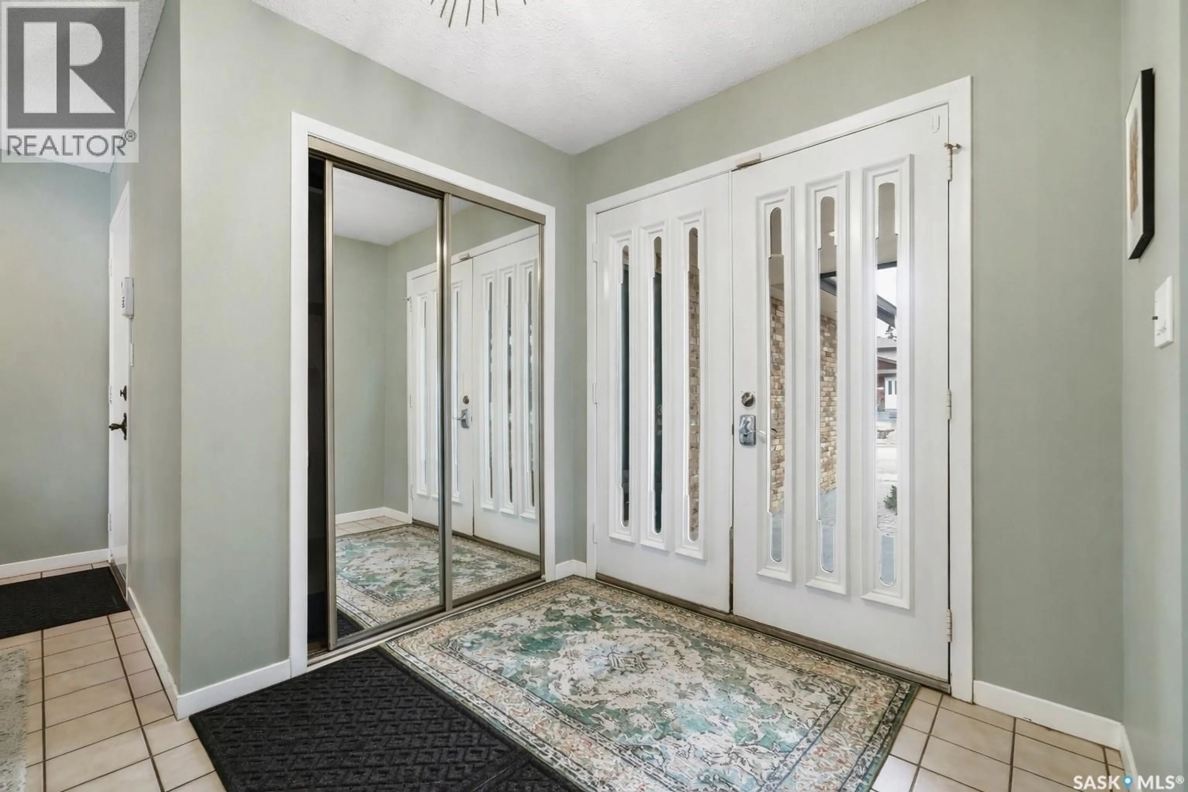 Indoor entryway for 2402 TRUESDALE DRIVE, Regina Saskatchewan S4V0W2