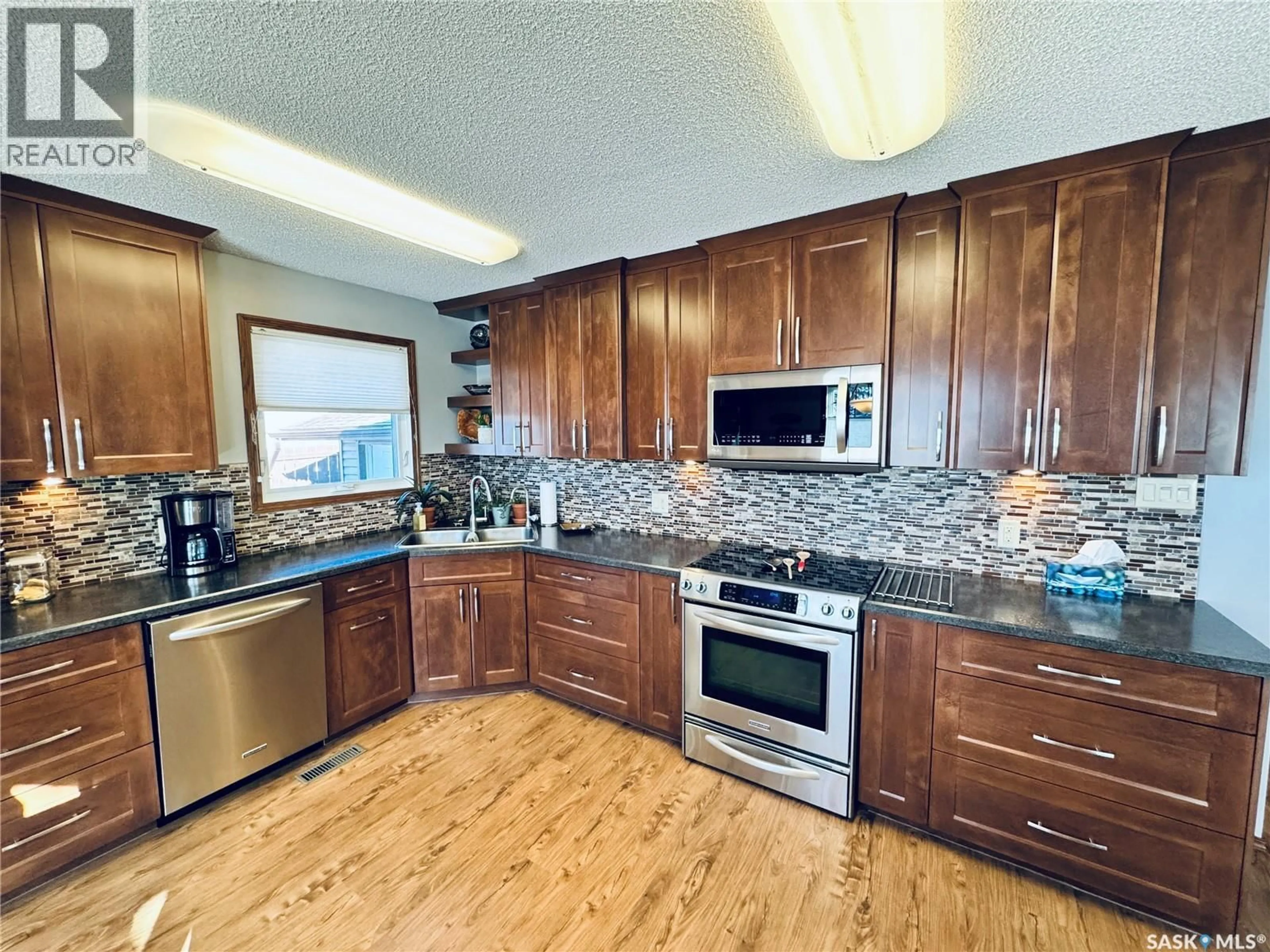 Open concept kitchen, unknown for 403 8TH AVENUE, Biggar Saskatchewan S0K0M0