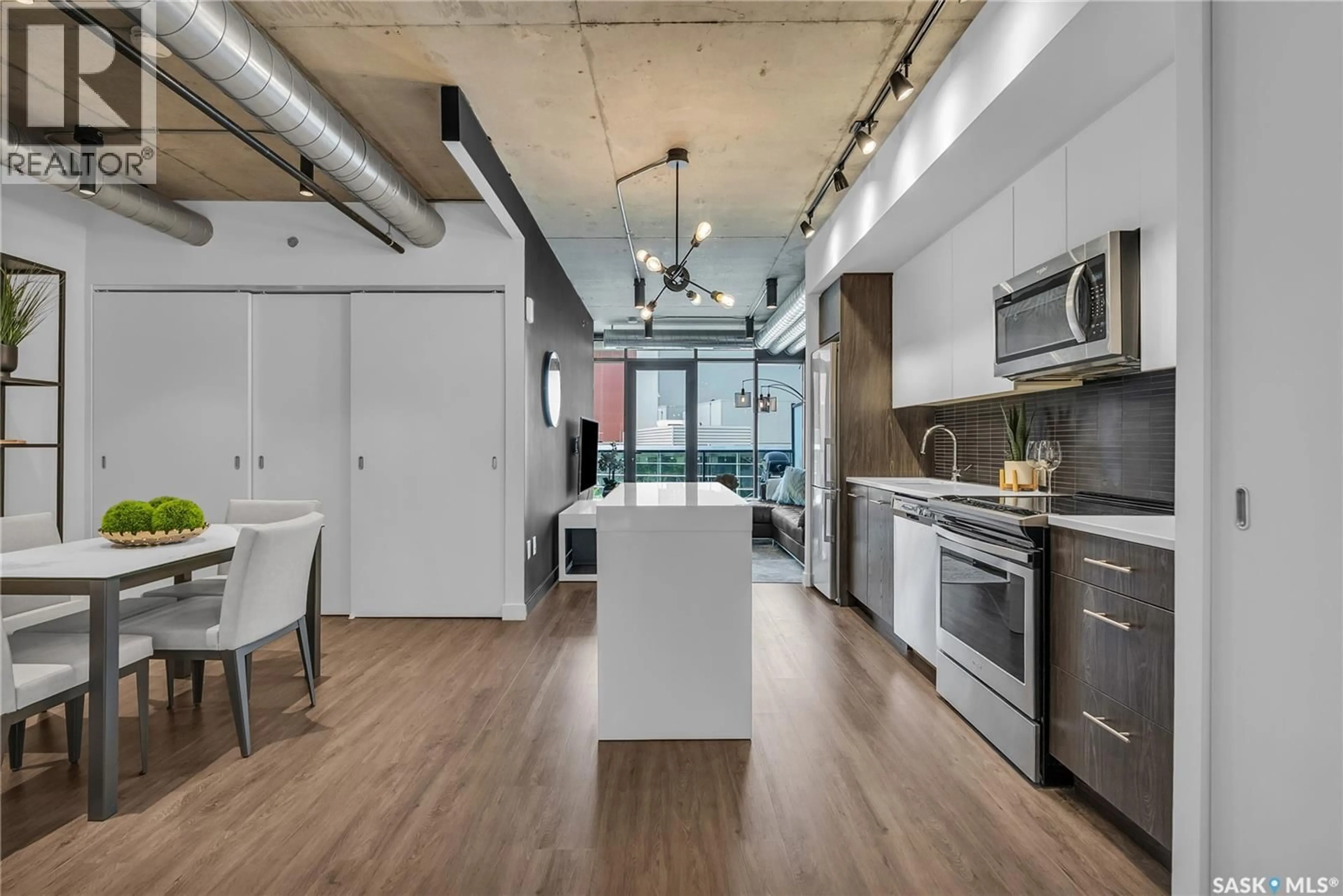 Open concept kitchen, unknown for 303 490 2ND AVENUE, Saskatoon Saskatchewan S7K4H5