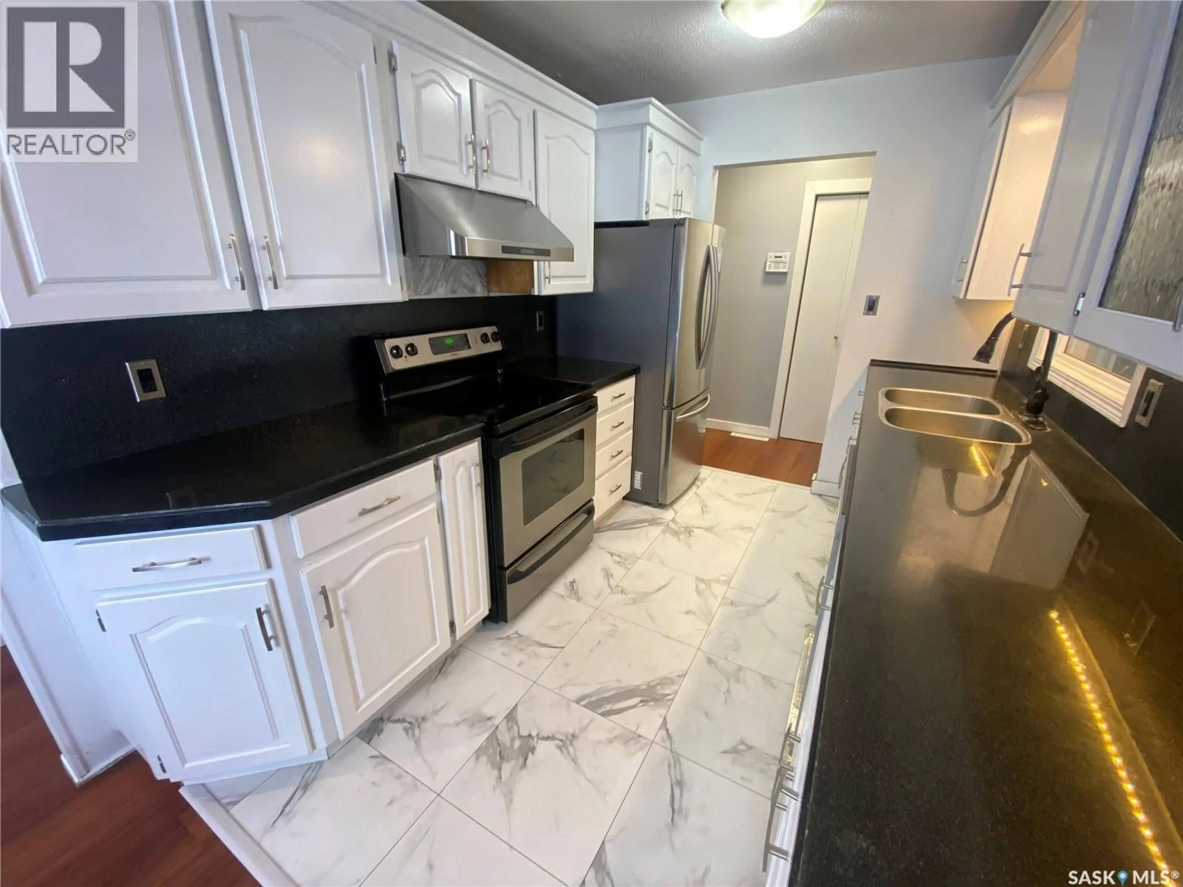 Standard kitchen, ceramic/tile floor for 15 REDWOOD DRIVE, Yorkton Saskatchewan S3N2N3