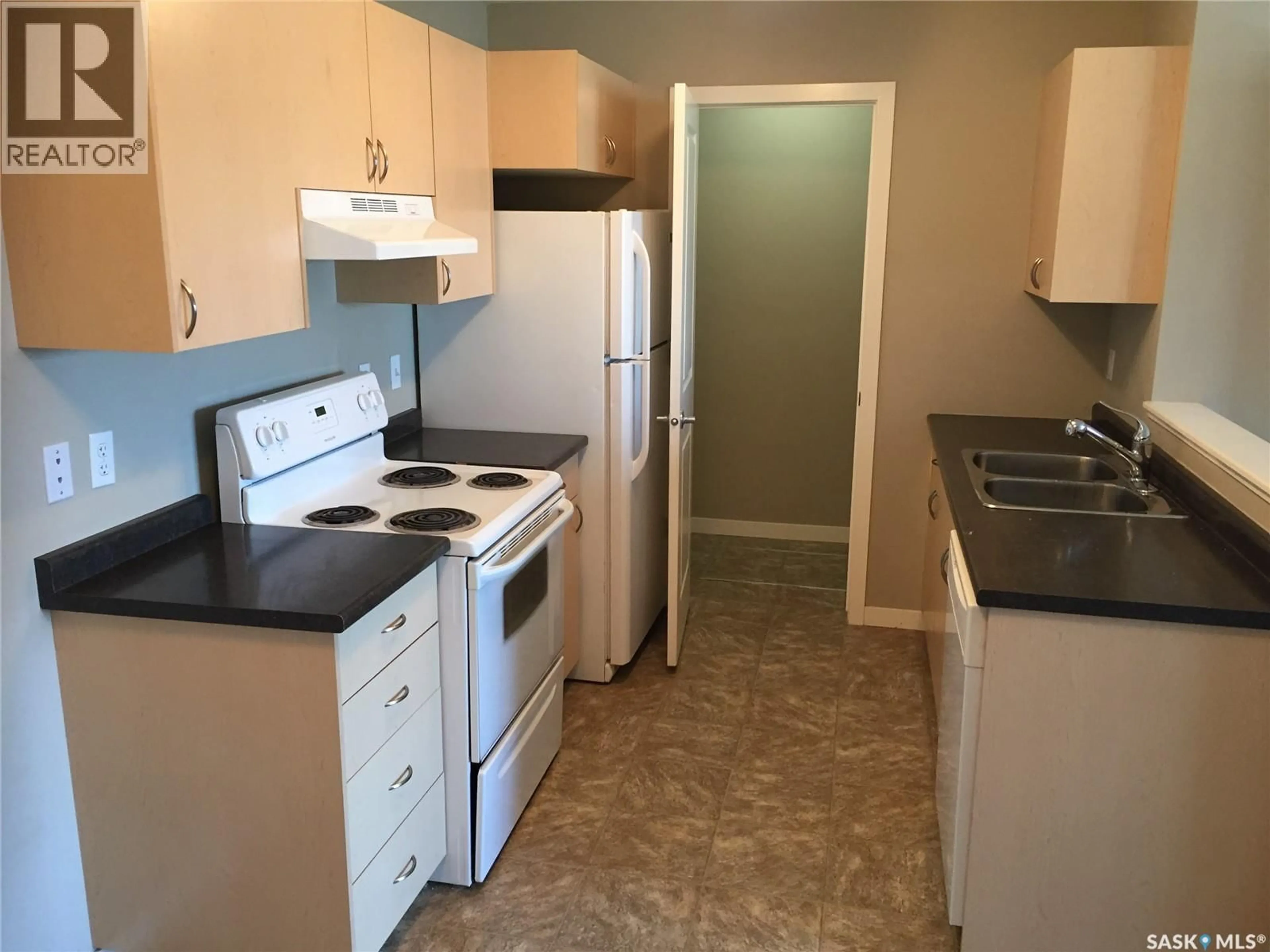 Standard kitchen, unknown for 37 - 5023 JAMES HILL ROAD, Regina Saskatchewan S4W0B9