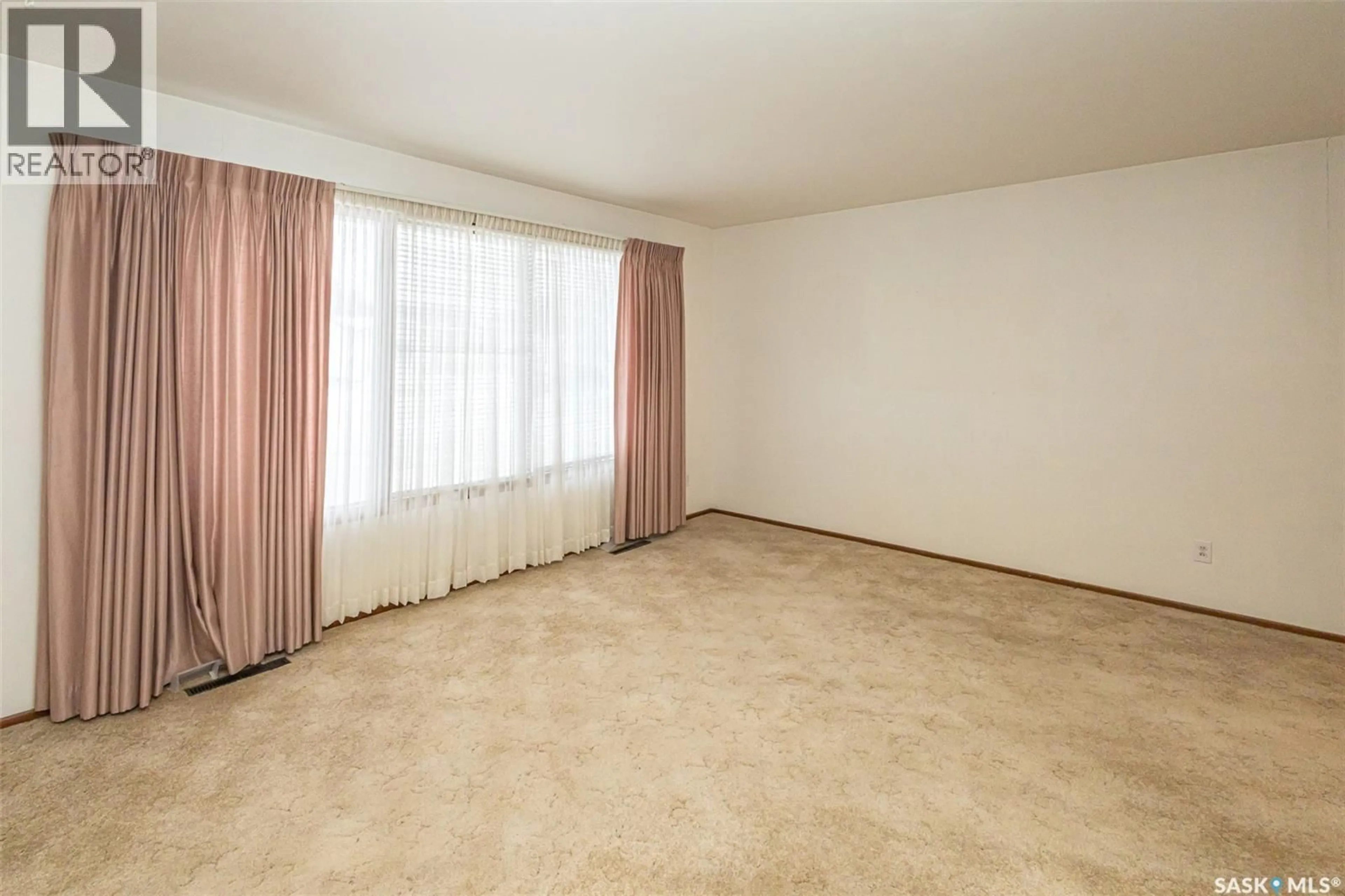 A pic of a room for 318 MONTREAL AVENUE, Saskatoon Saskatchewan S7L3N8