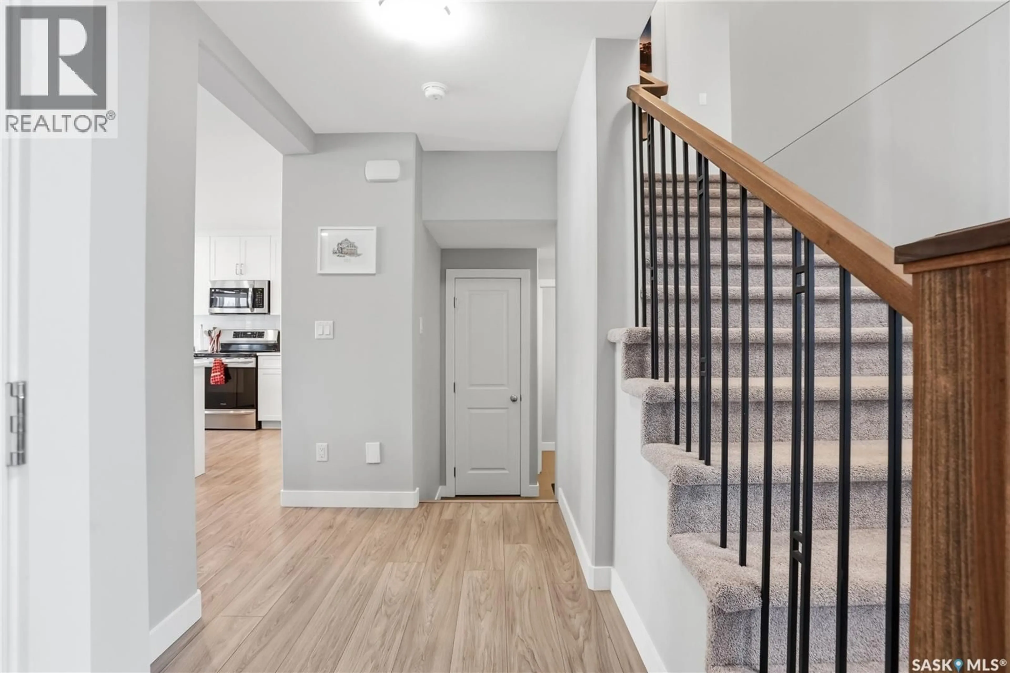 Indoor entryway for 429 GERMAIN MANOR, Saskatoon Saskatchewan S7V0V1