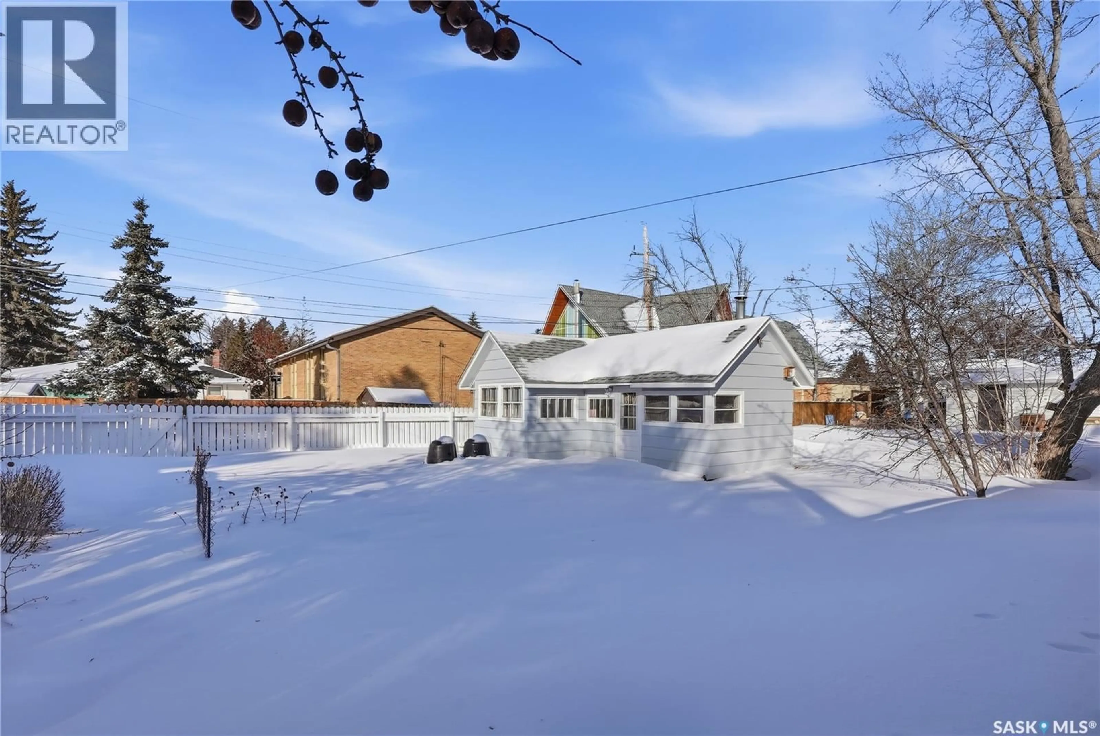 A pic from outside/outdoor area/front of a property/back of a property/a pic from drone, street for 410 LESLIE AVENUE, Saskatoon Saskatchewan S7H2Z1