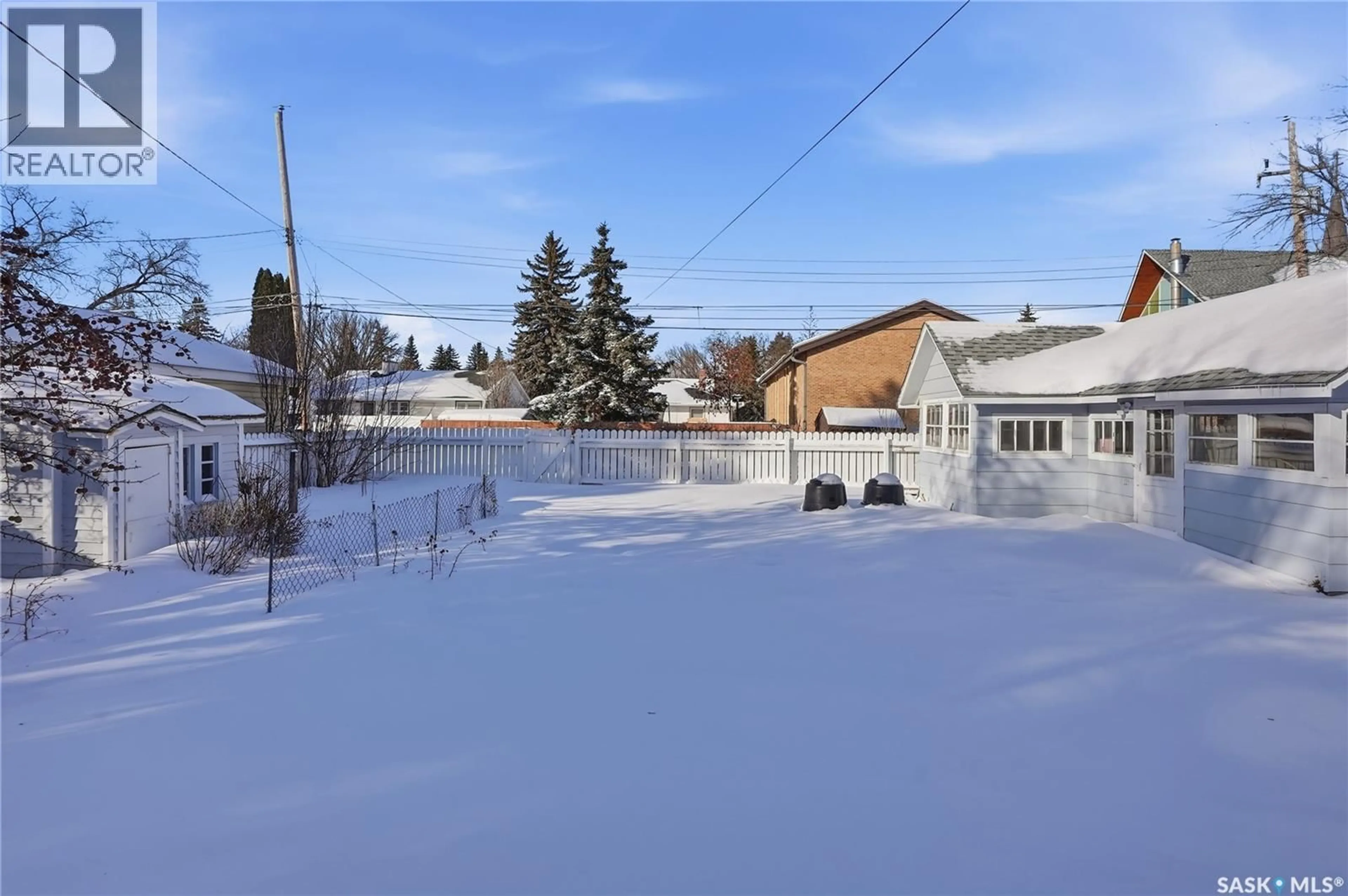 Patio, street for 410 LESLIE AVENUE, Saskatoon Saskatchewan S7H2Z1