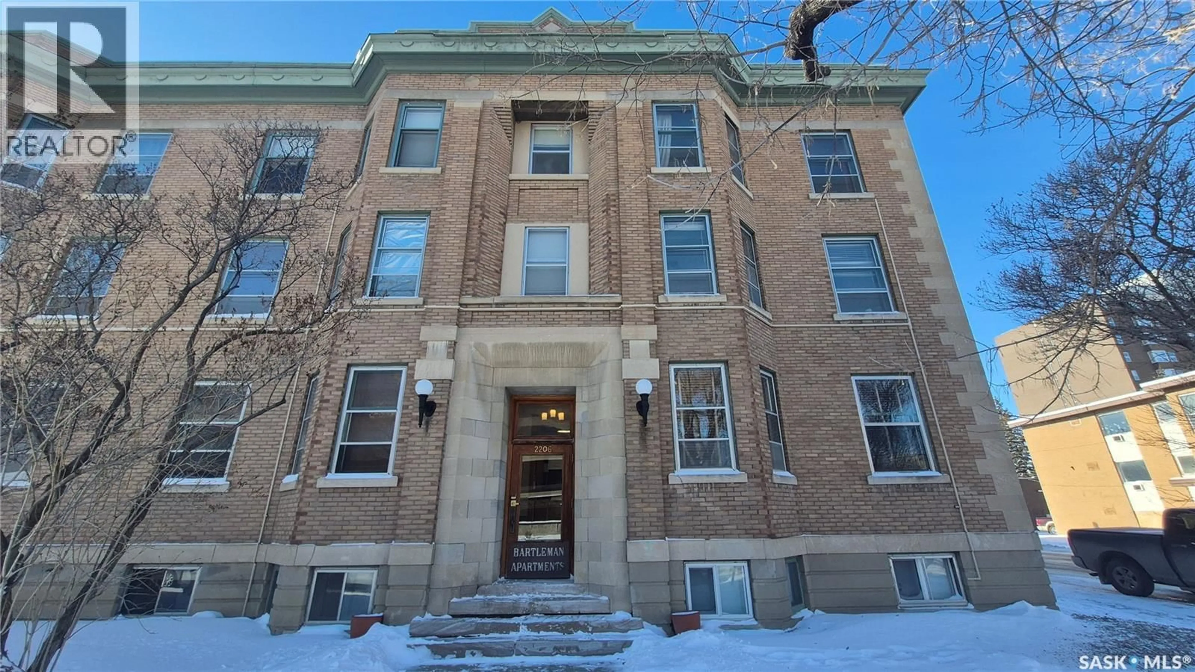 Indoor foyer for 2201 - 12 14TH AVENUE, Regina Saskatchewan S4P0X9