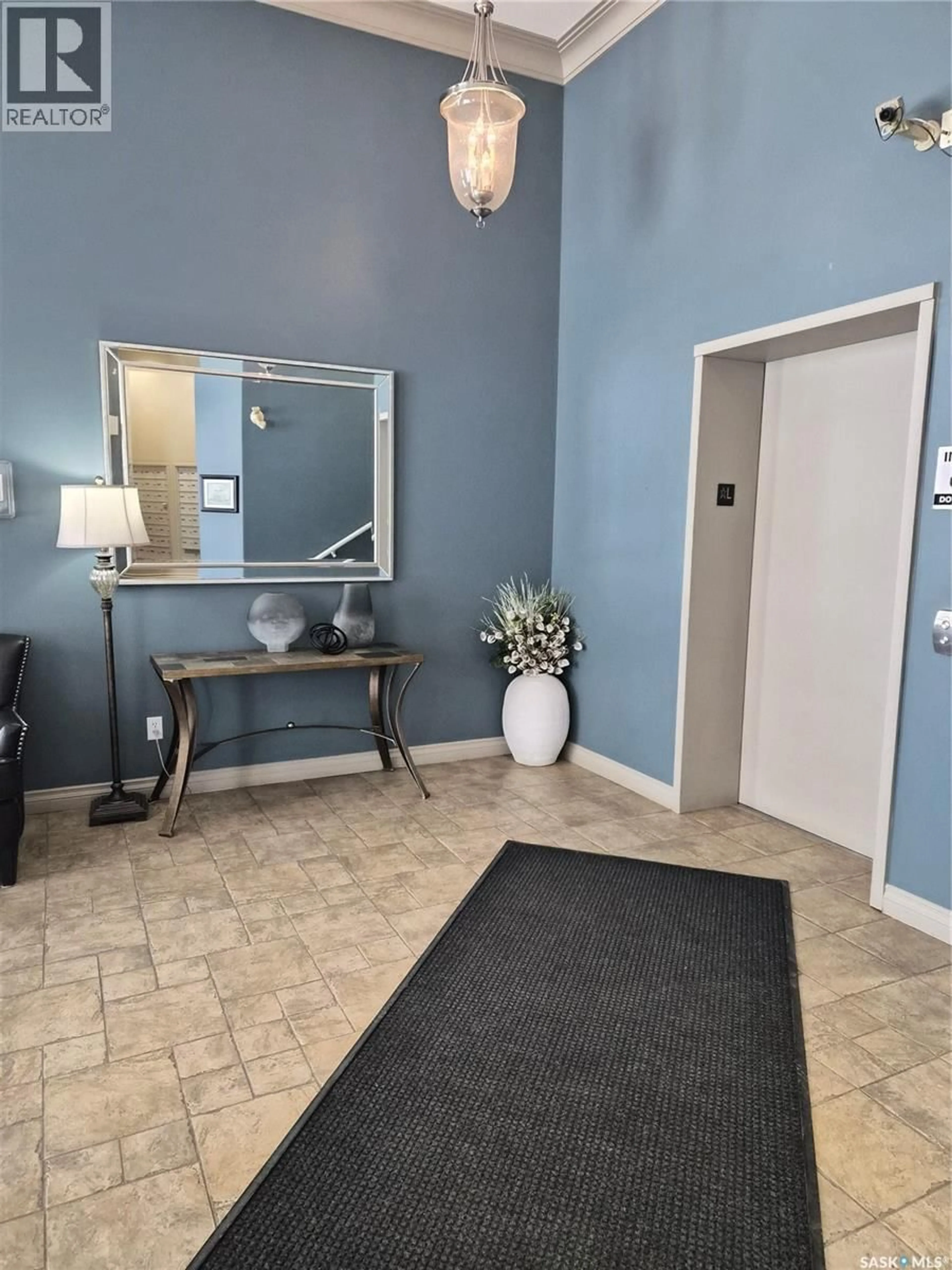 Indoor entryway for 108 110 ARMISTICE WAY, Saskatoon Saskatchewan S7J5L8